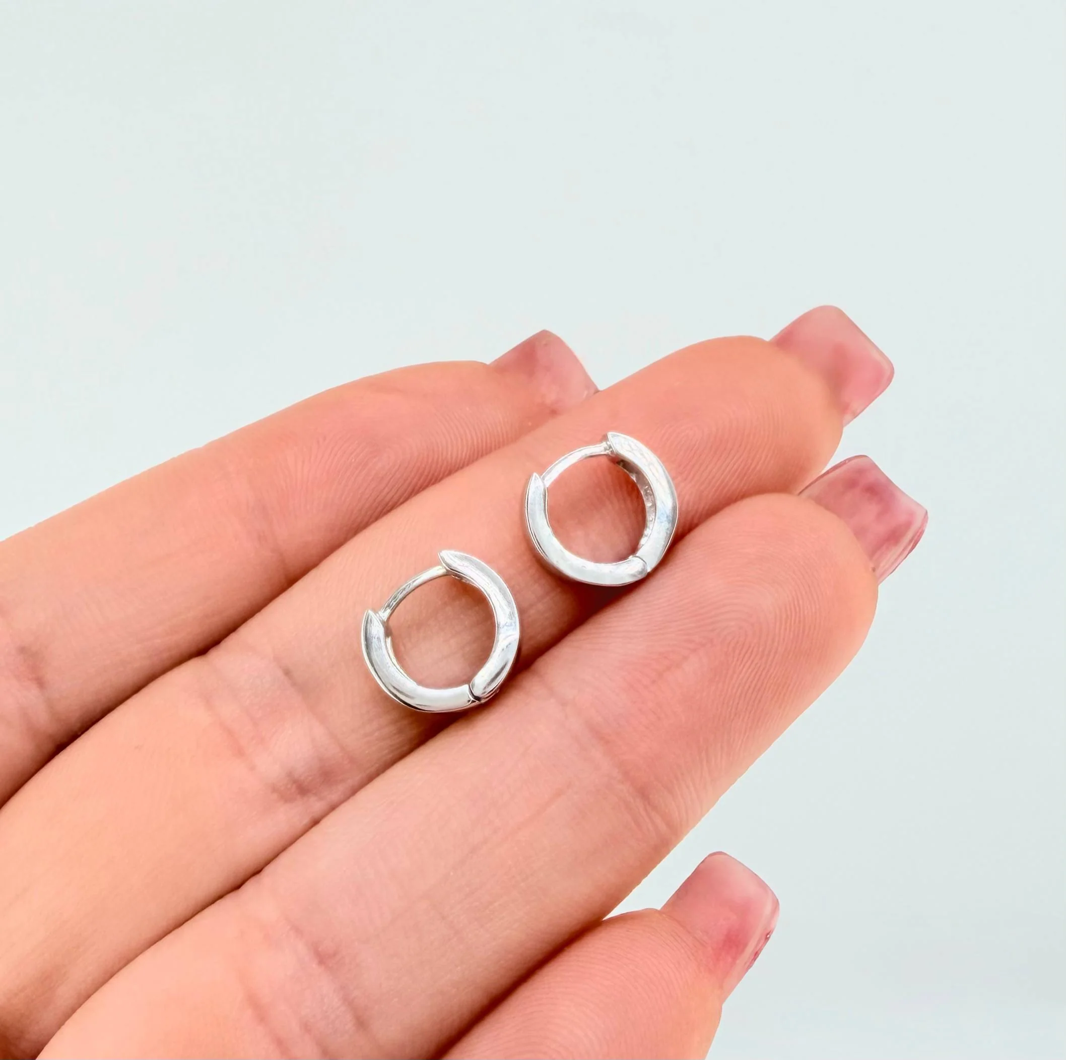 Candongas Linea Gruesa 2.2gr / 1cm / Oro Blanco 18K * - Image 4