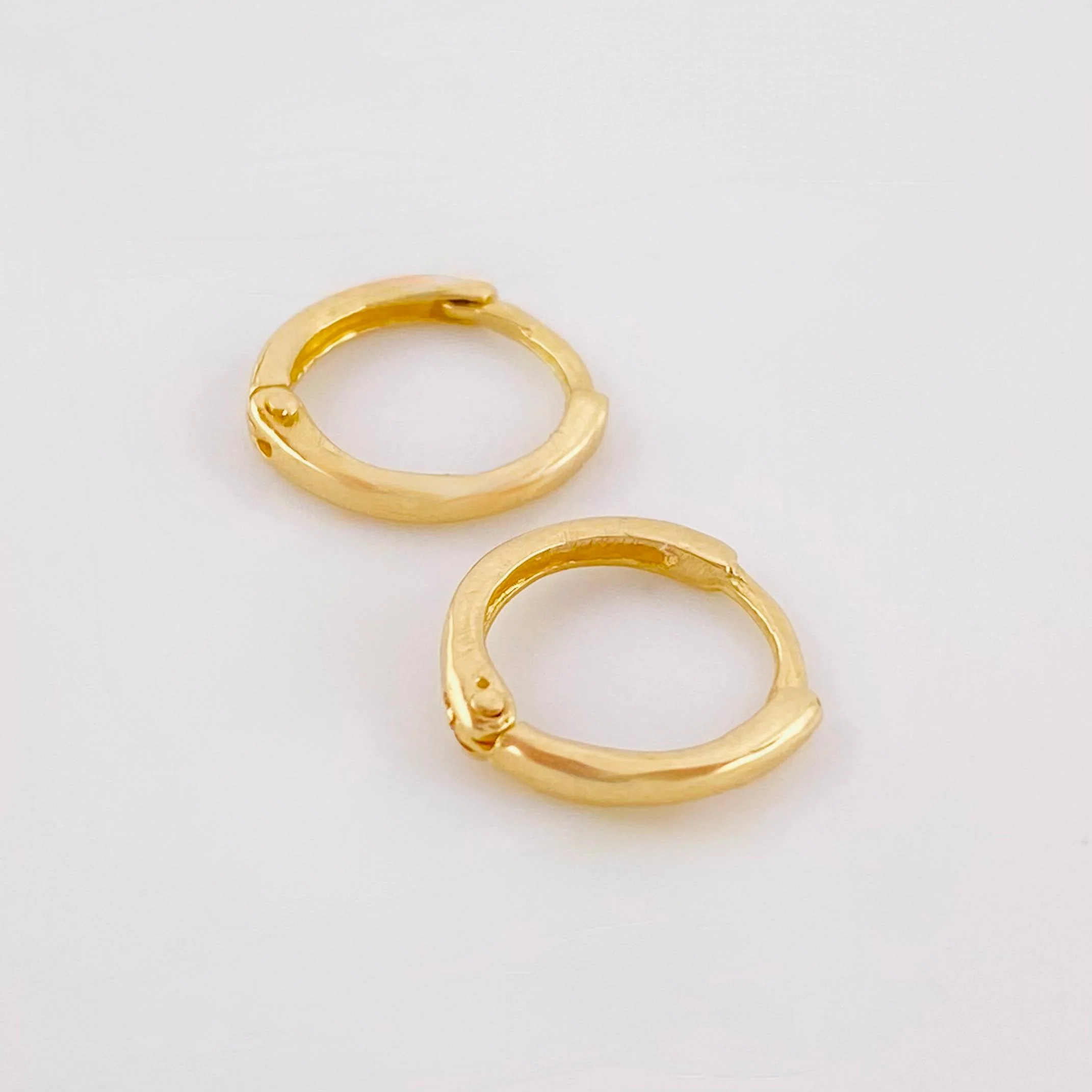Candongas Lisas 0.8gr / 1.1cm / Oro Amarillo 18K * - Image 3