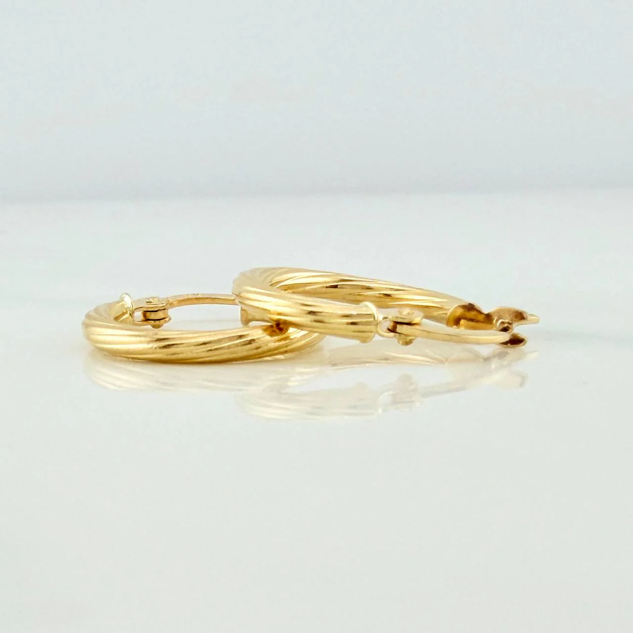 Candongas Lore 1.1gr / 1.7cm / Oro Amarillo 18K % - Image 4