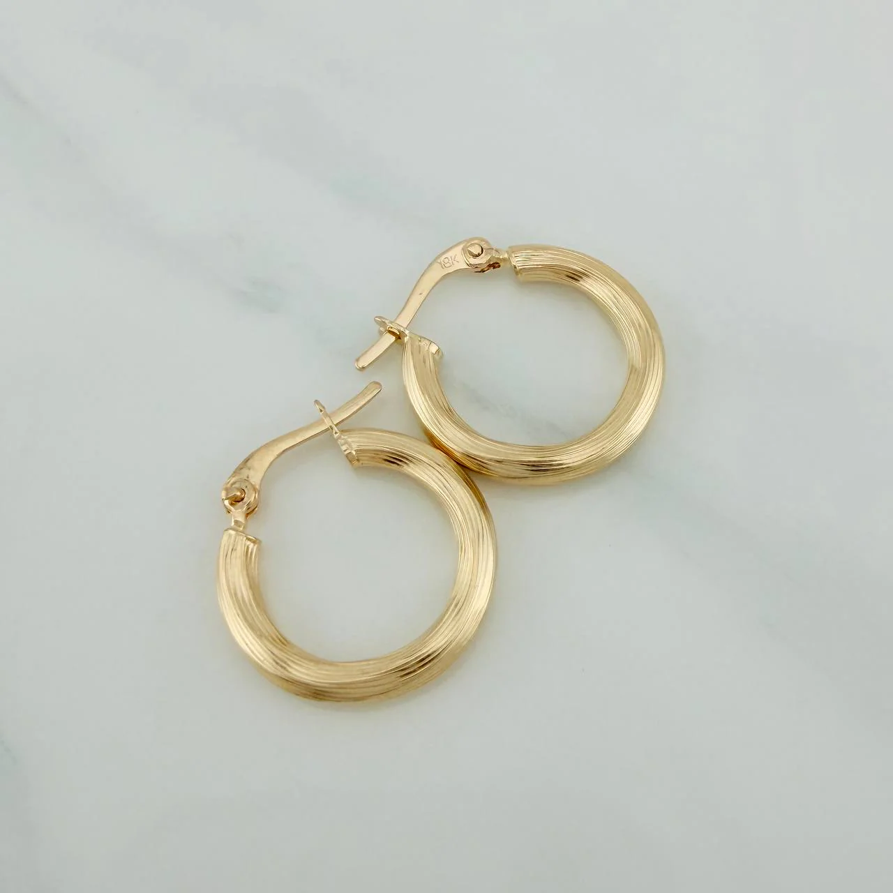 Candongas Lore 1.65gr / 2cm / Oro Amarillo 18K $ - Image 3