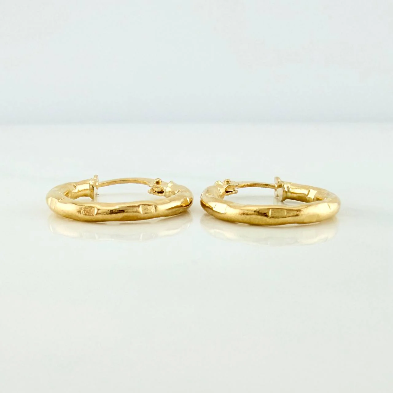 Candongas Lucero 1.2gr / 1.7cm / Oro Amarillo 18K % - Image 3
