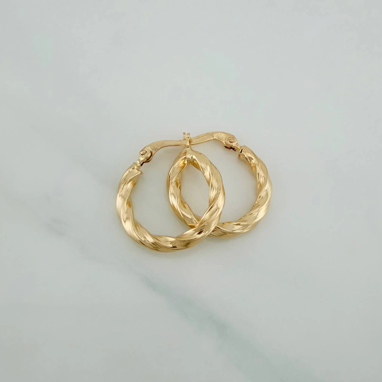 Candongas Lupe 1.7gr / 2.3cm / Oro Amarillo 18K - Image 2