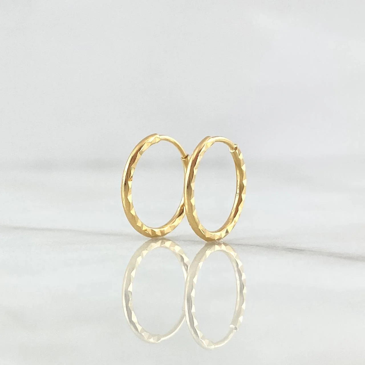 Candongas Mini Aro Rayado 0.45 g / 1 cm Oro Amarillo 18K - Image 4