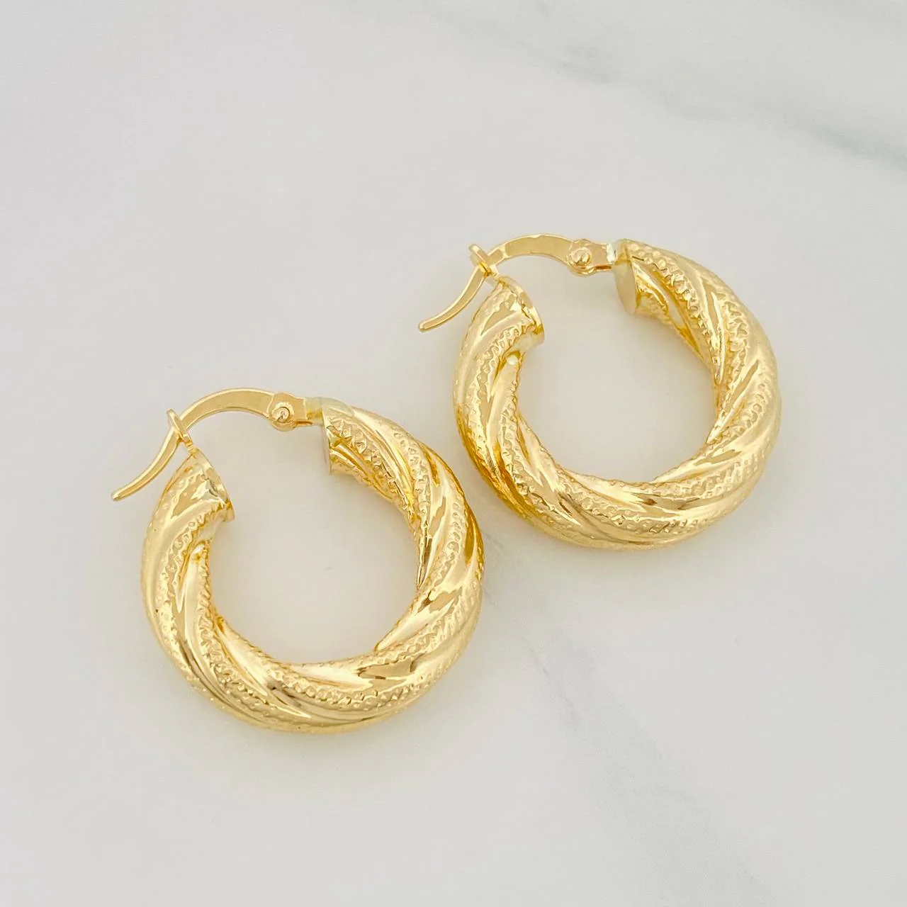 Candongas Niky 3.95 g / 2.4 cm Oro Amarillo 18K - Image 3