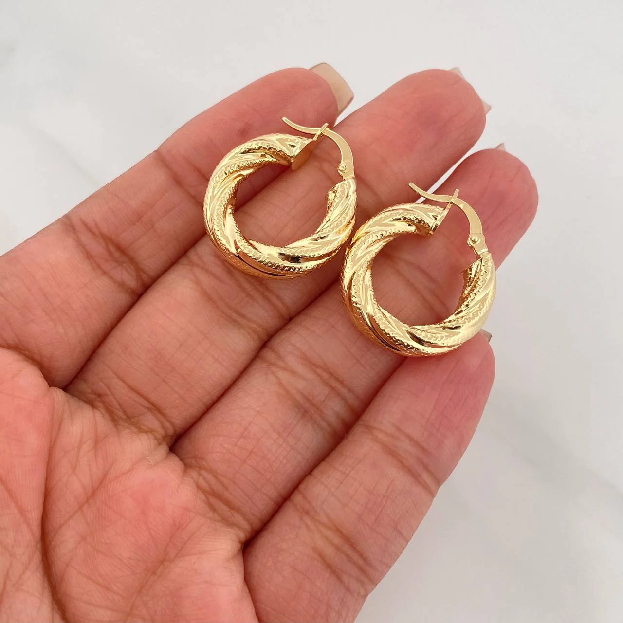 Candongas Niky 3.95 g / 2.4 cm Oro Amarillo 18K - Image 4