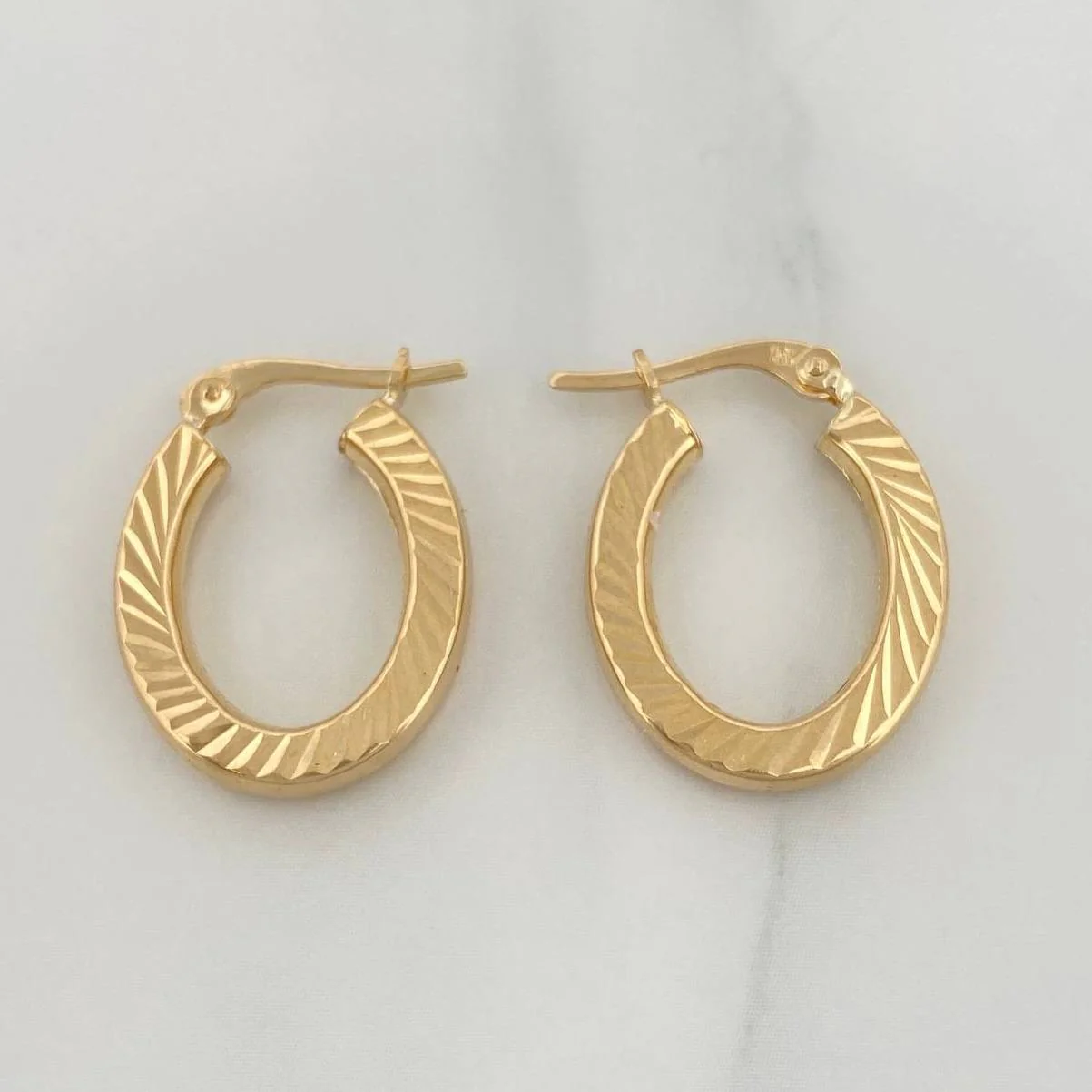 Candongas Ovaladas Rayadas 2.3 g / 2 cm Oro Amarillo 18K - Image 2
