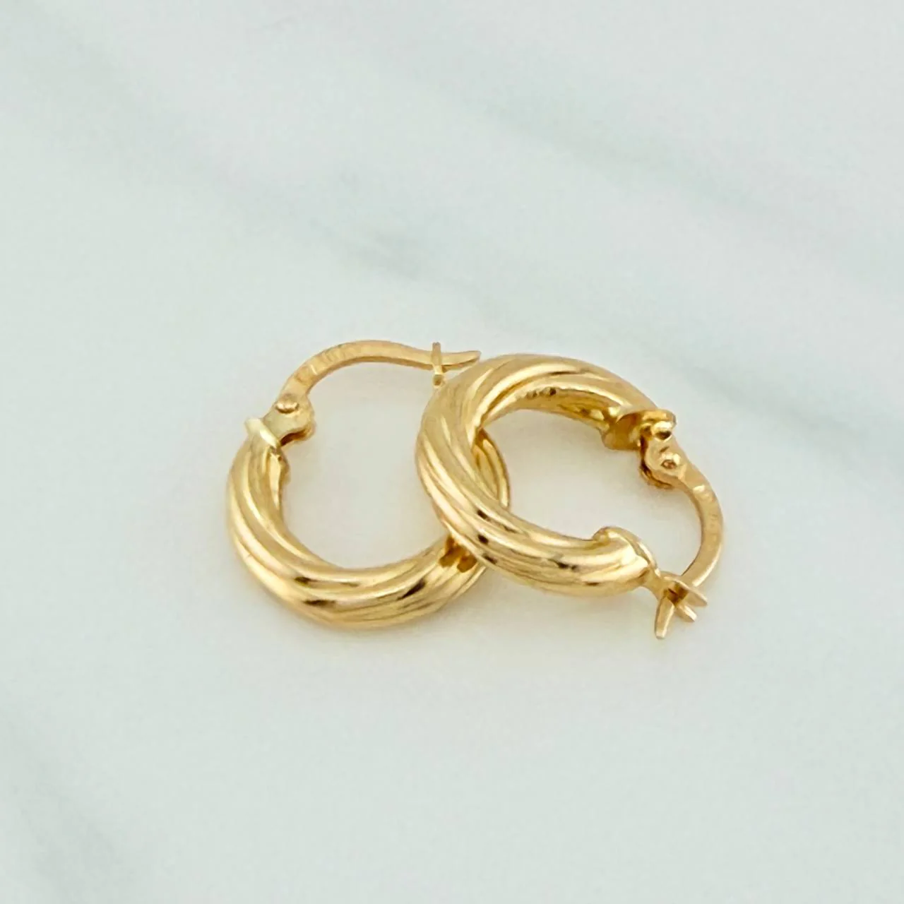 Candongas Sofi 1.5gr / 1.4cm / Oro Amarillo 18K % - Image 2