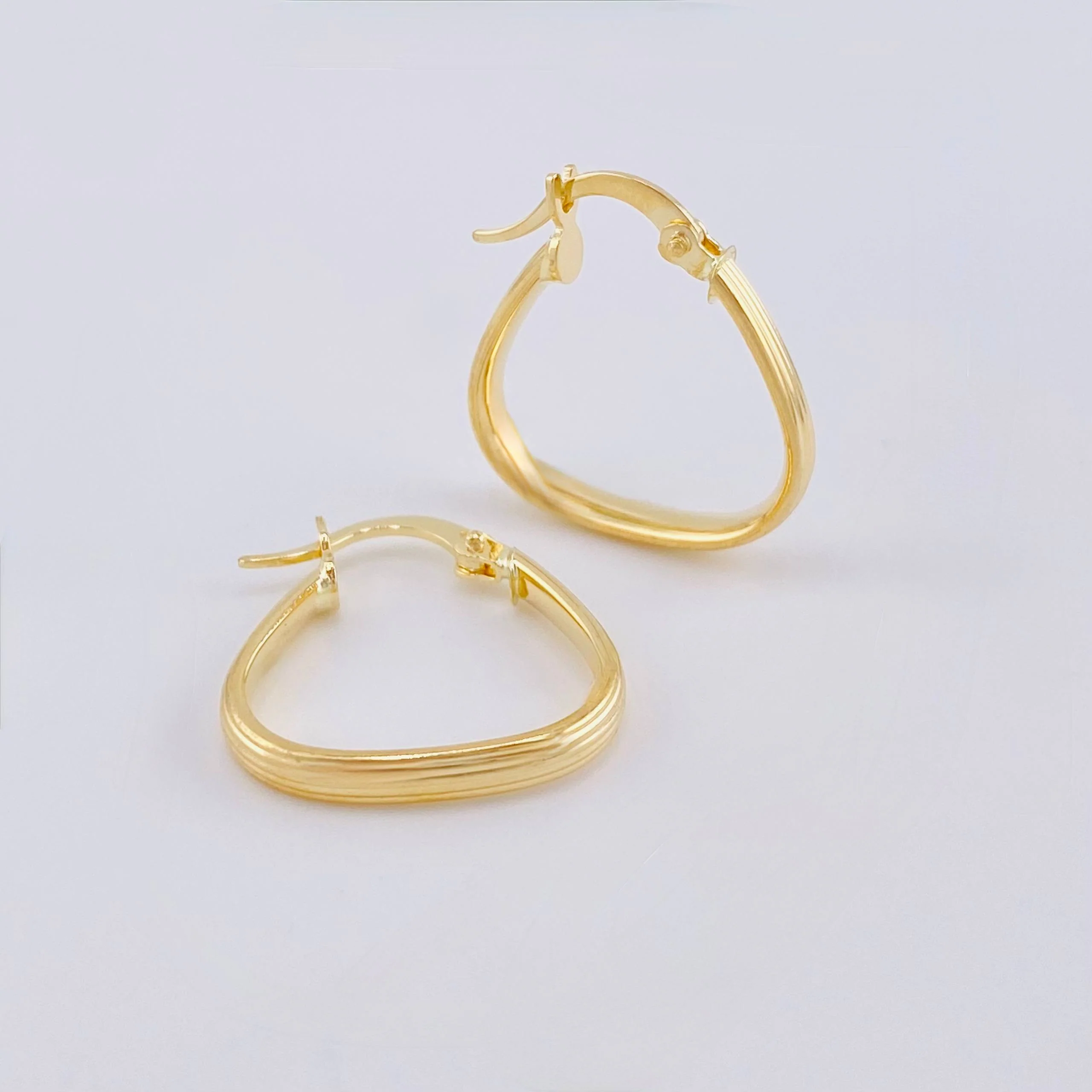 Candongas Triangulo Andy 1.55gr / 2cm / Oro Amarillo 18K - Image 4