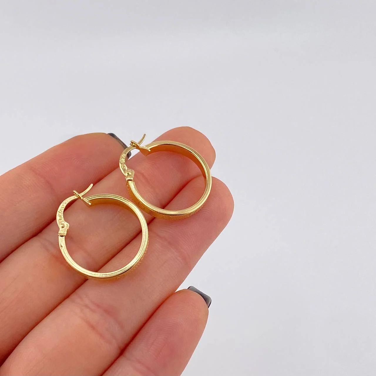 Candongas Trival Texturizado 1.8 g / 2.2 cm Oro Amarillo 18K - Image 4