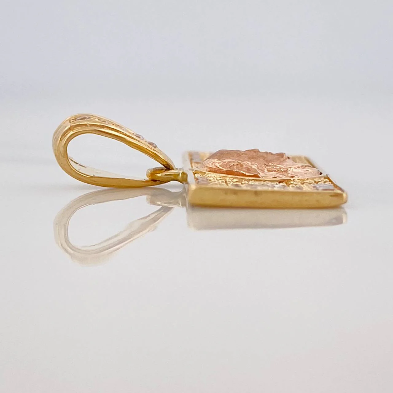 Dije 100 Dolares 3.5gr / 2.1cm / Tres Oros 18K - Image 3