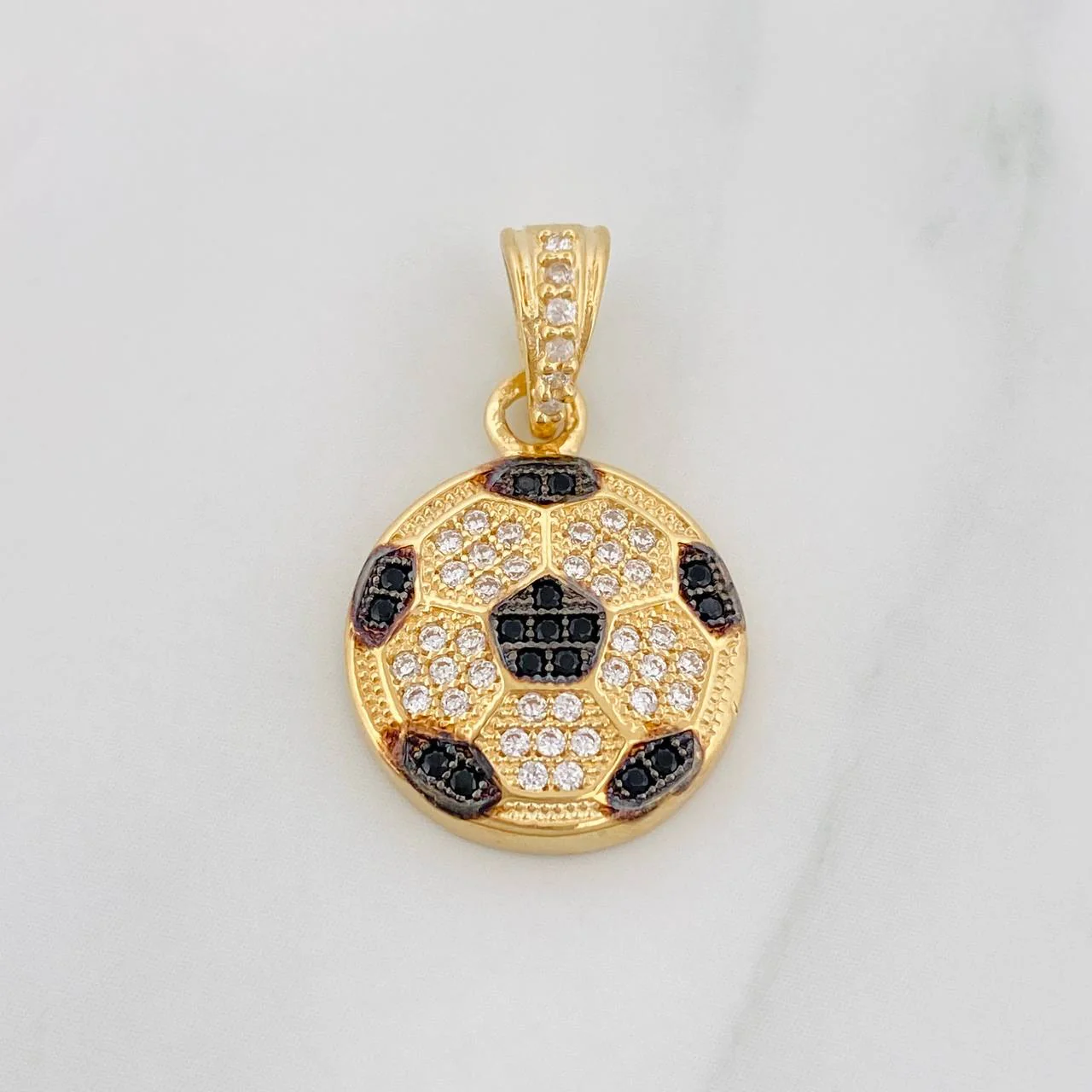 Dije Balon Futbol 2.5g / 2.03cm Dos Oros Negro Amarillo 18K
