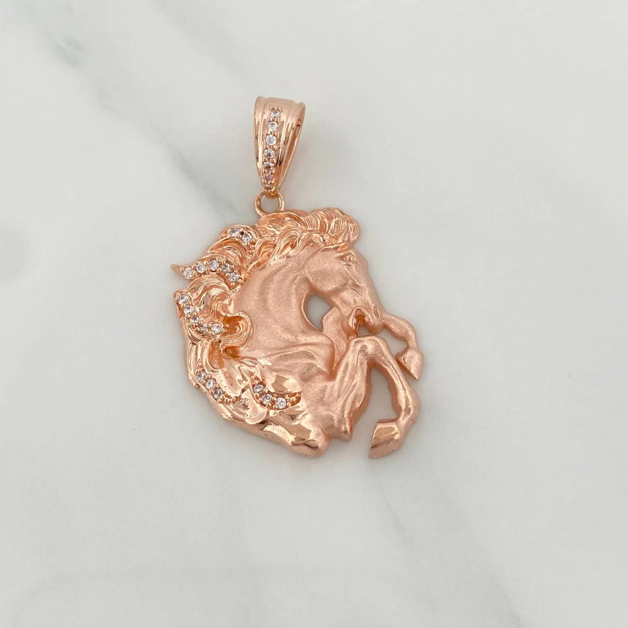 Dije Caballo 5.9gr / 3.5cm / Oro Rosa 18K $