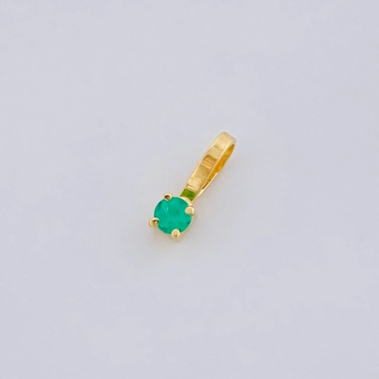 Dije Circulo Esmeralda 4pts 0.15g / 0.7cm Oro Amarillo 18K - Image 3