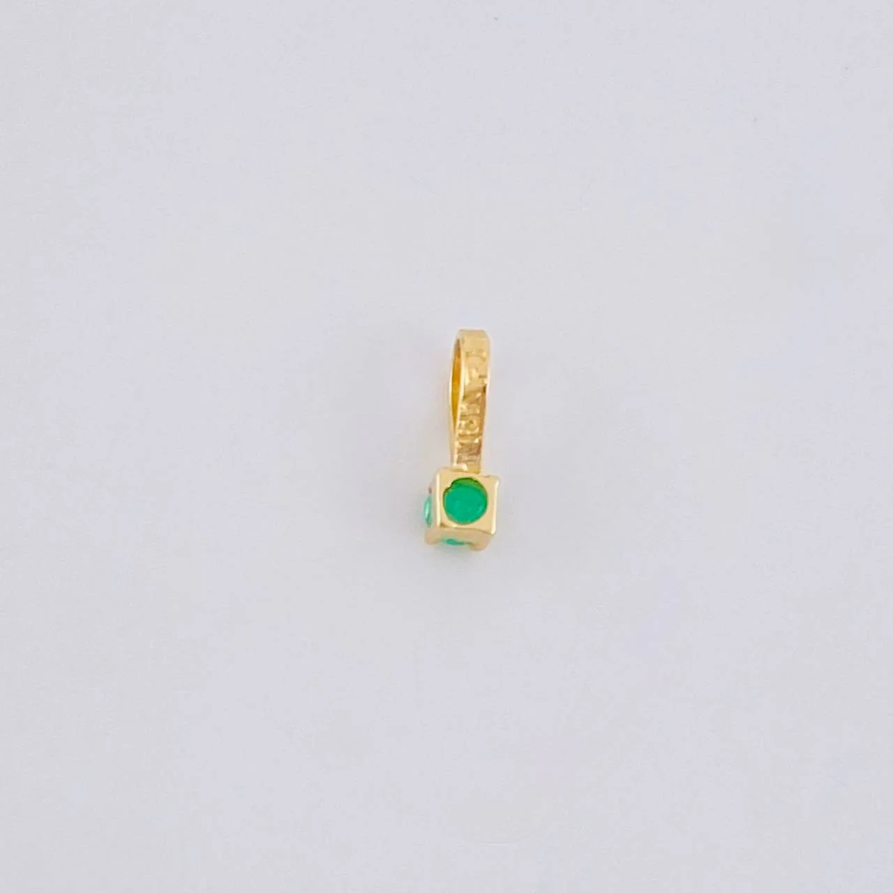 Dije Circulo Esmeralda 4pts 0.15g / 0.7cm Oro Amarillo 18K - Image 4