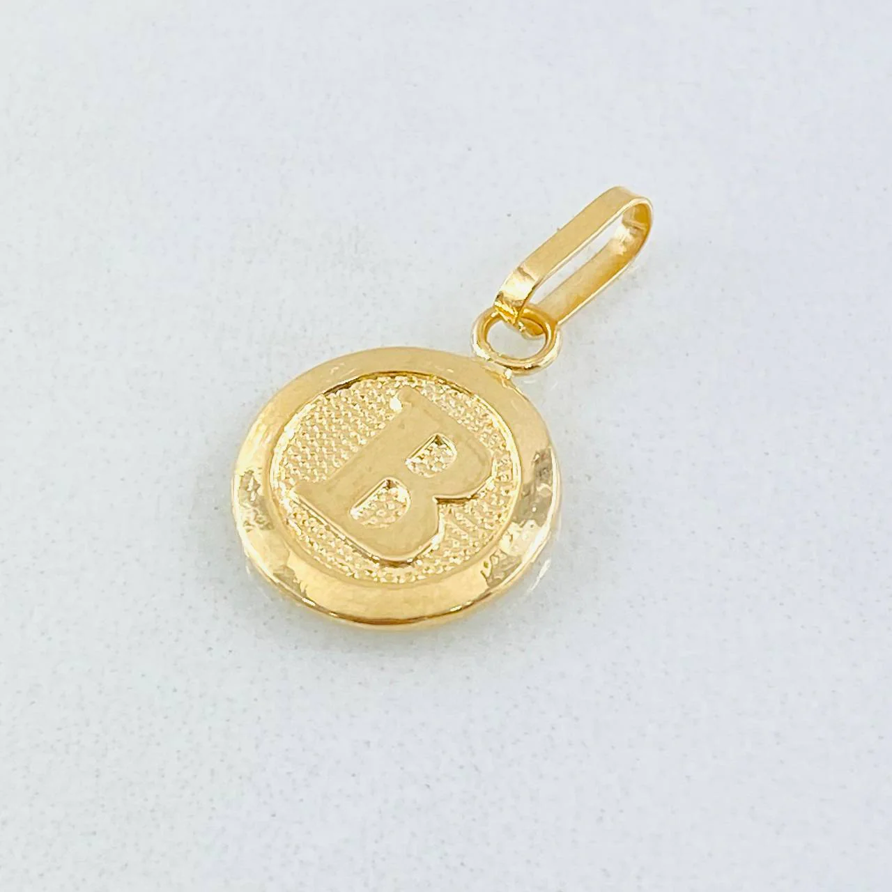 Dije Circulo Letra B 0.35 g / 1.6 cm Oro Amarillo 18K - Image 3