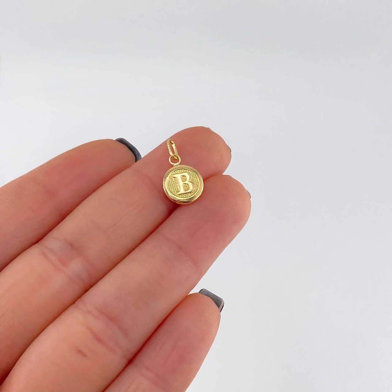 Dije Circulo Letra B 0.35 g / 1.6 cm Oro Amarillo 18K - Image 4