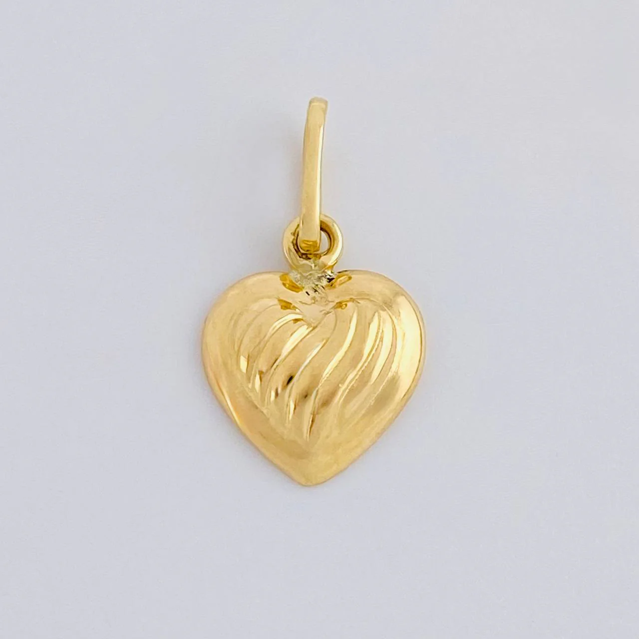 Dije Corazón Sobresalto Lineal 0.5 g / 1.5 cm Oro Amarillo 18K