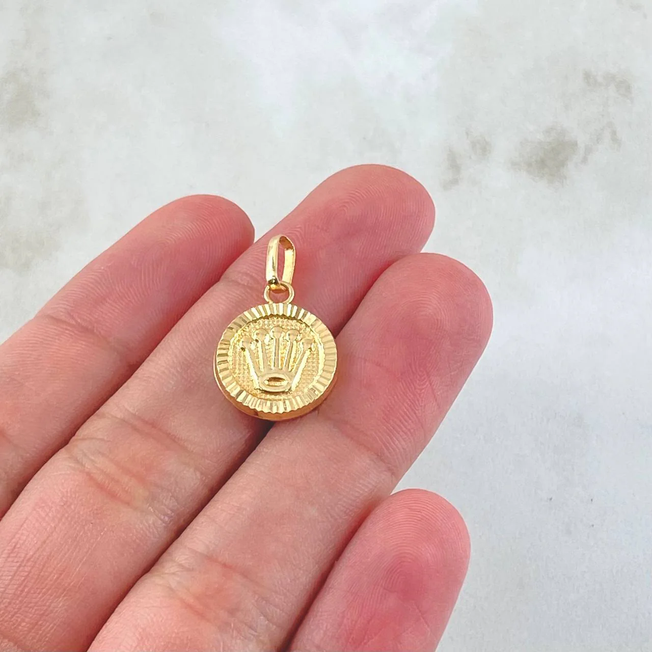Dije Corona 1.05gr / 2.2cm / Oro Amarillo 18K - Image 3