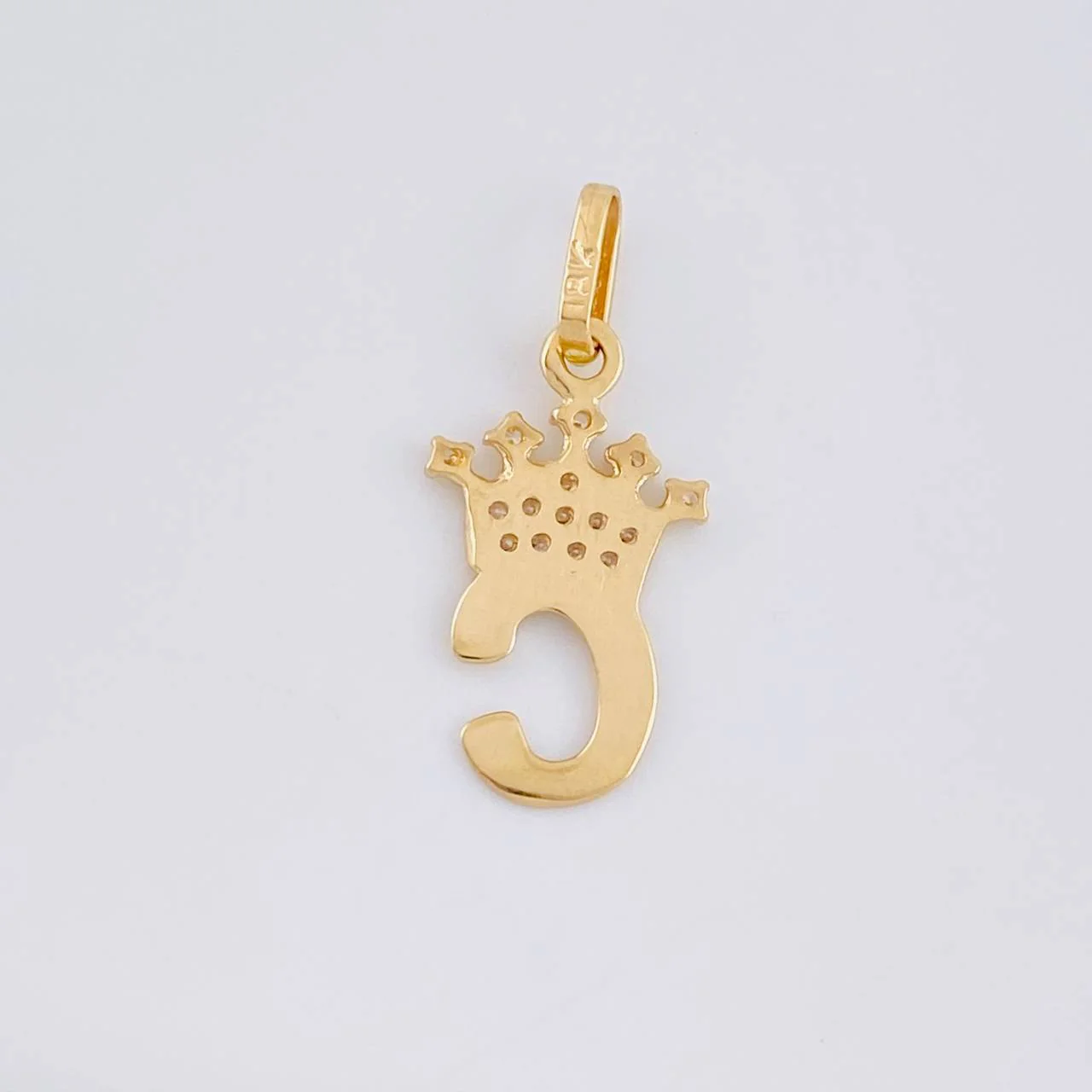 Dije Corona Letra C 0.75 g / 2.2 cm Oro Amarillo 18K - Image 4