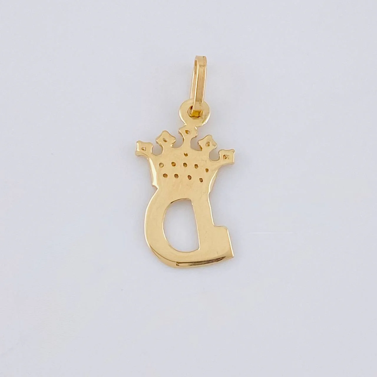 Dije Corona Letra D 0.8 g / 2 cm Oro Amarillo 18K - Image 4