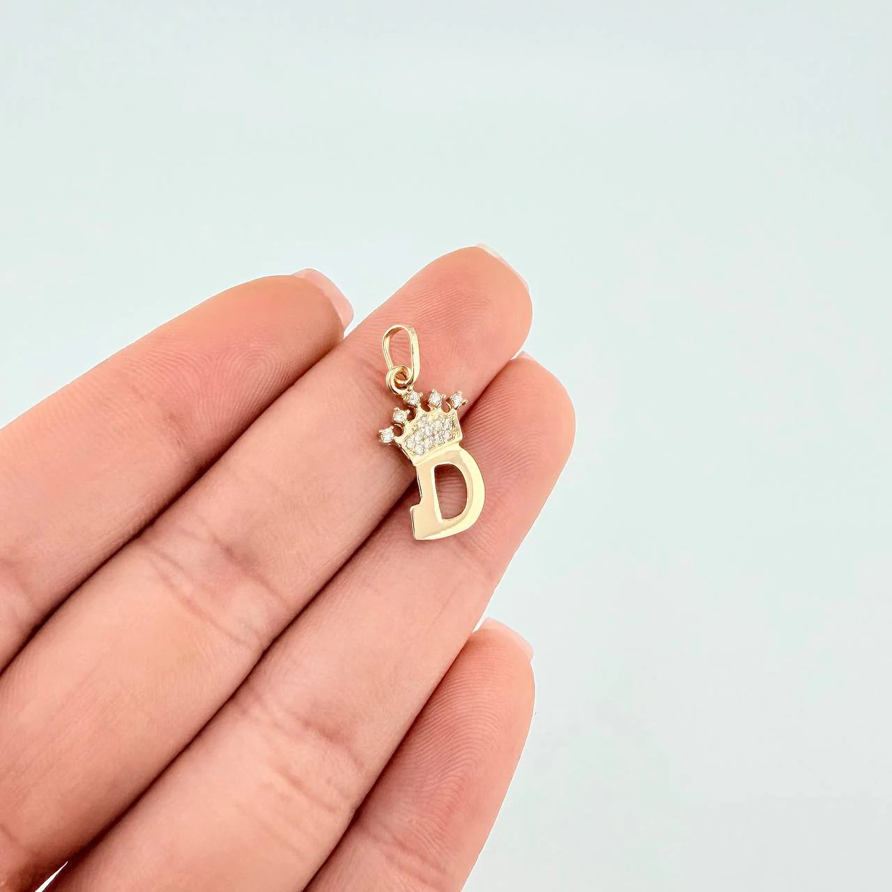 Dije Corona Letra D 0.8 g / 2 cm Oro Amarillo 18K - Image 5
