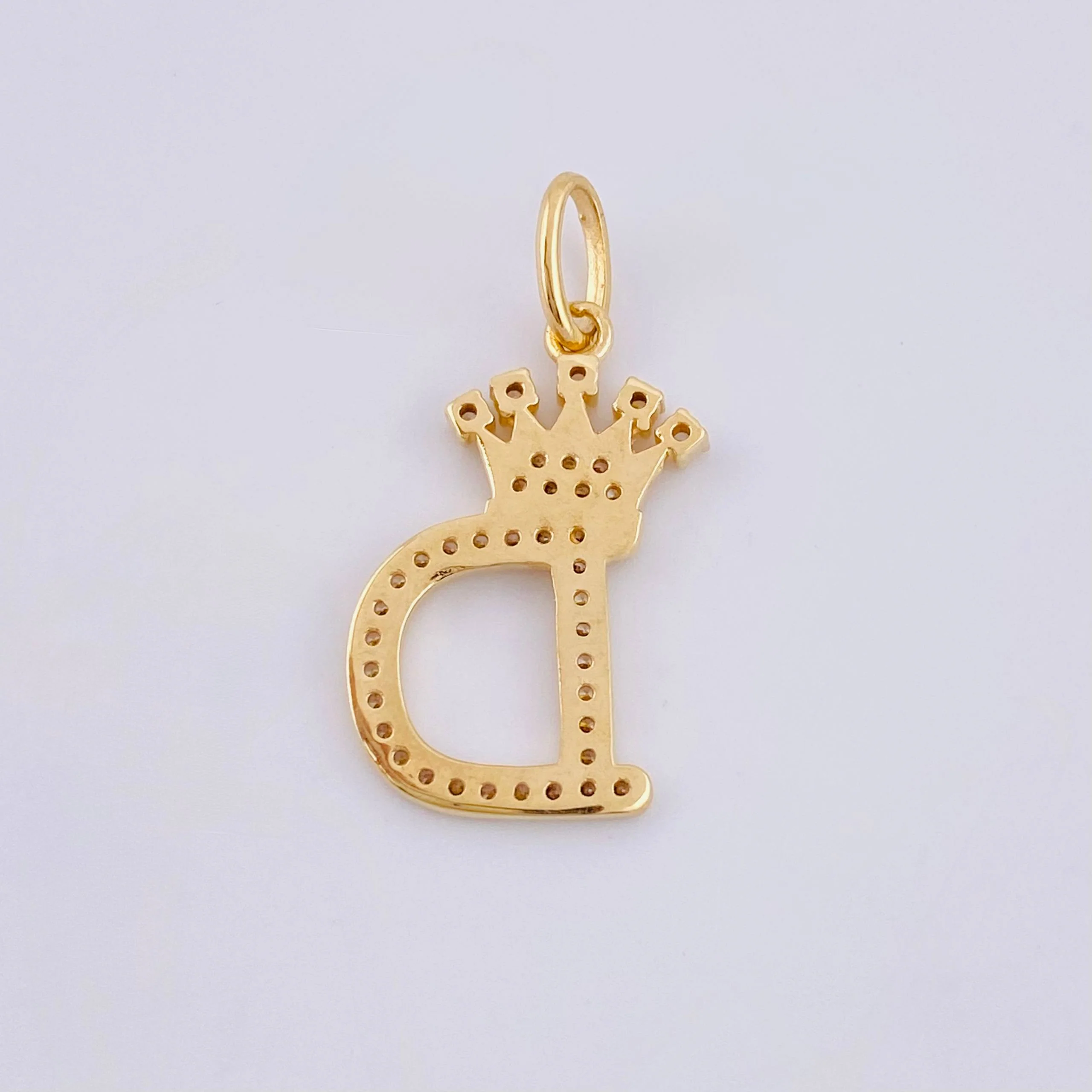 Dije Corona Letra D 1.85gr / 2.8cm / Oro Amarillo 18K * - Image 4