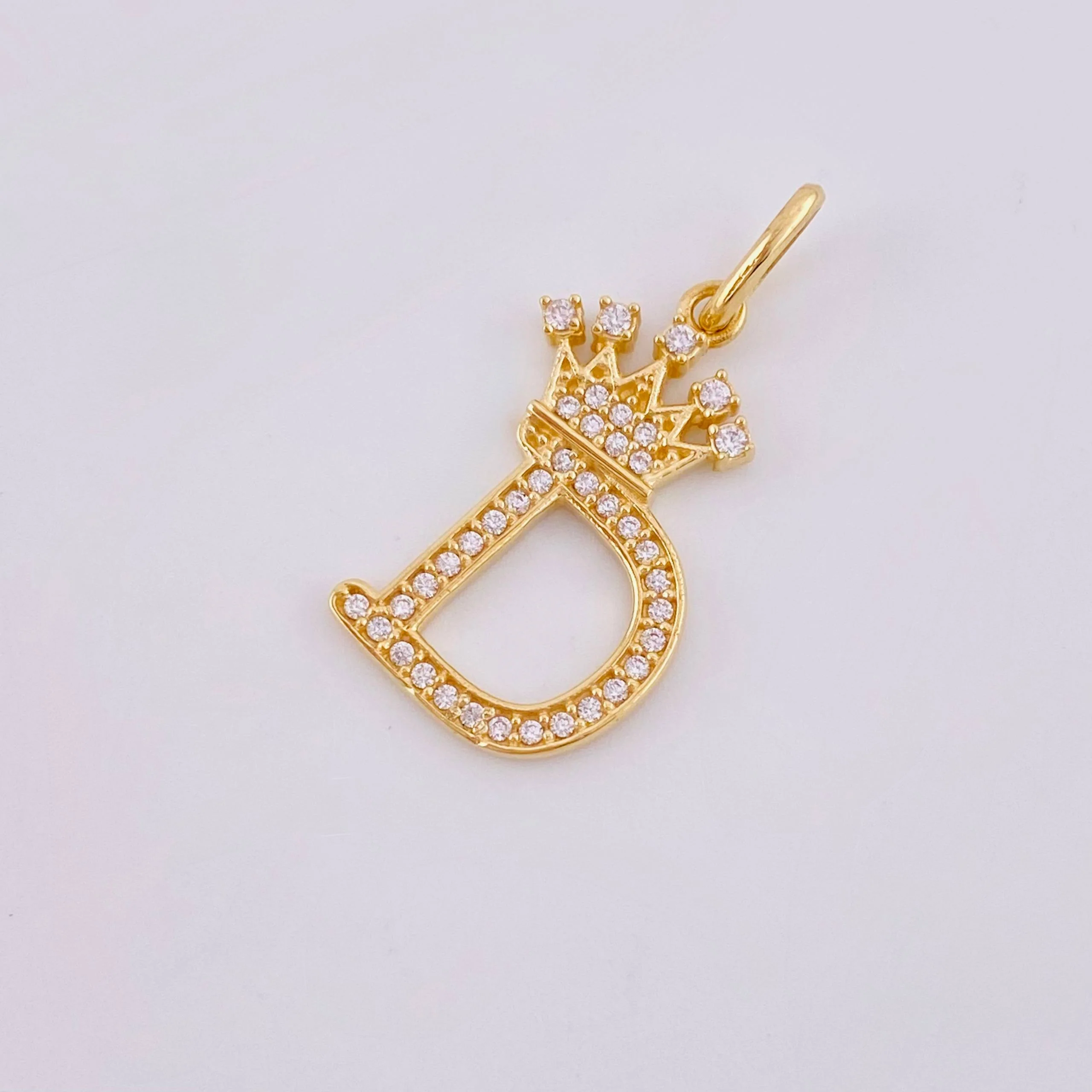 Dije Corona Letra D 1.8gr / 2.6cm / Oro Amarillo 18K * - Image 5