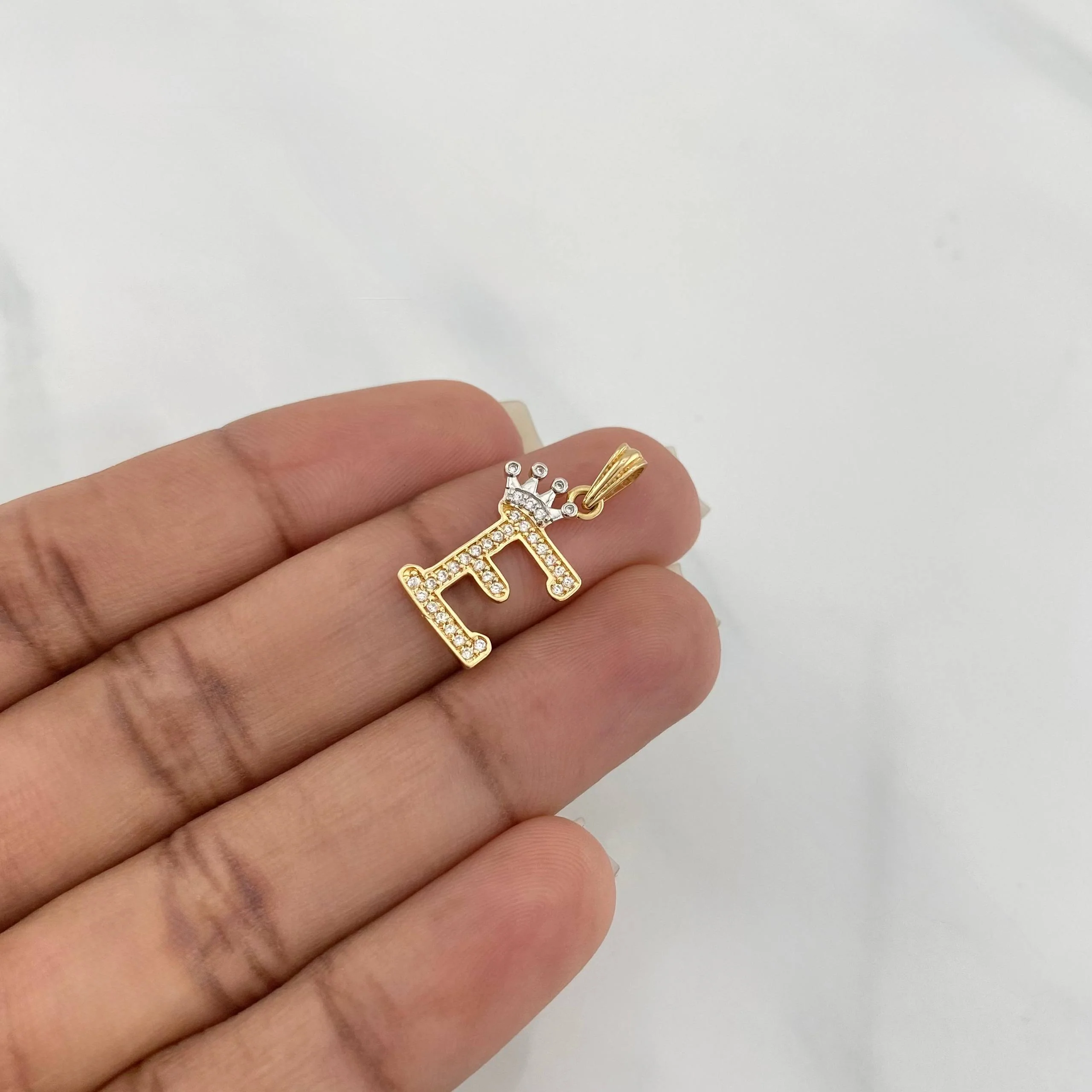 Dije Corona Letra E 1.25 g / 2.4 cm Dos Oros Amarillo Blanco 18K - Image 4