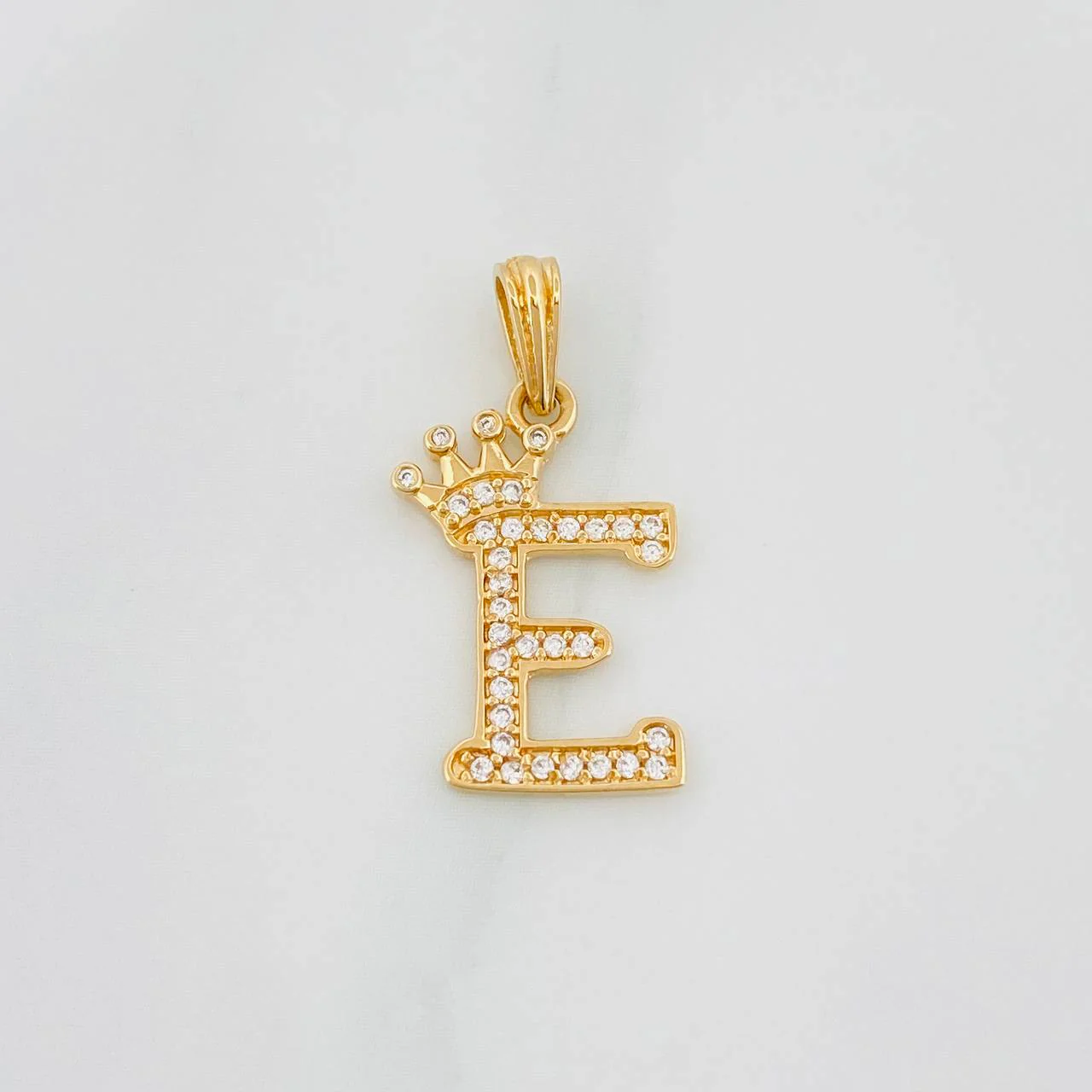 Dije Corona Letra E 1.3 g / 2.5 cm Oro Amarillo 18K