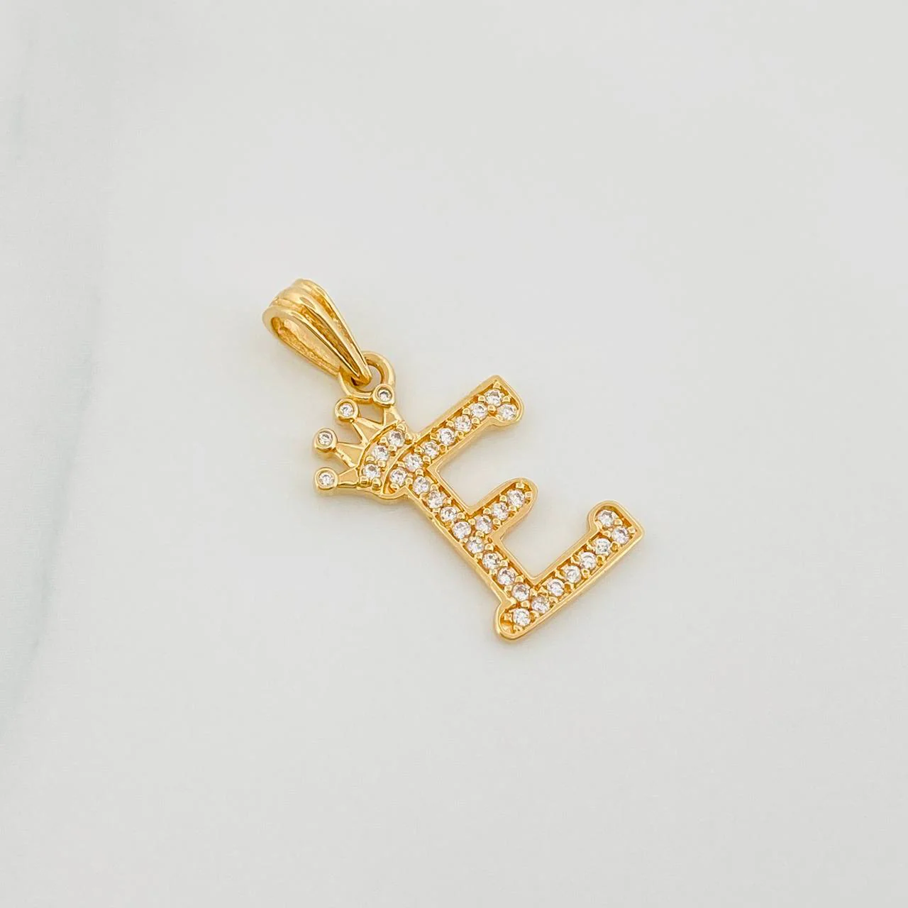 Dije Corona Letra E 1.3 g / 2.5 cm Oro Amarillo 18K - Image 2