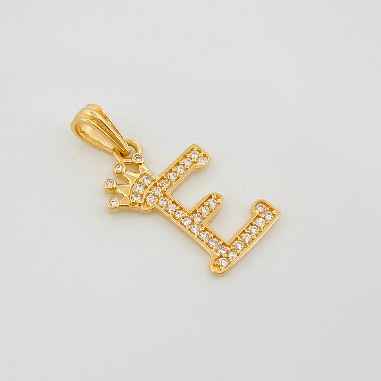 Dije Corona Letra E 1.3 g / 2.5 cm Oro Amarillo 18K - Image 3