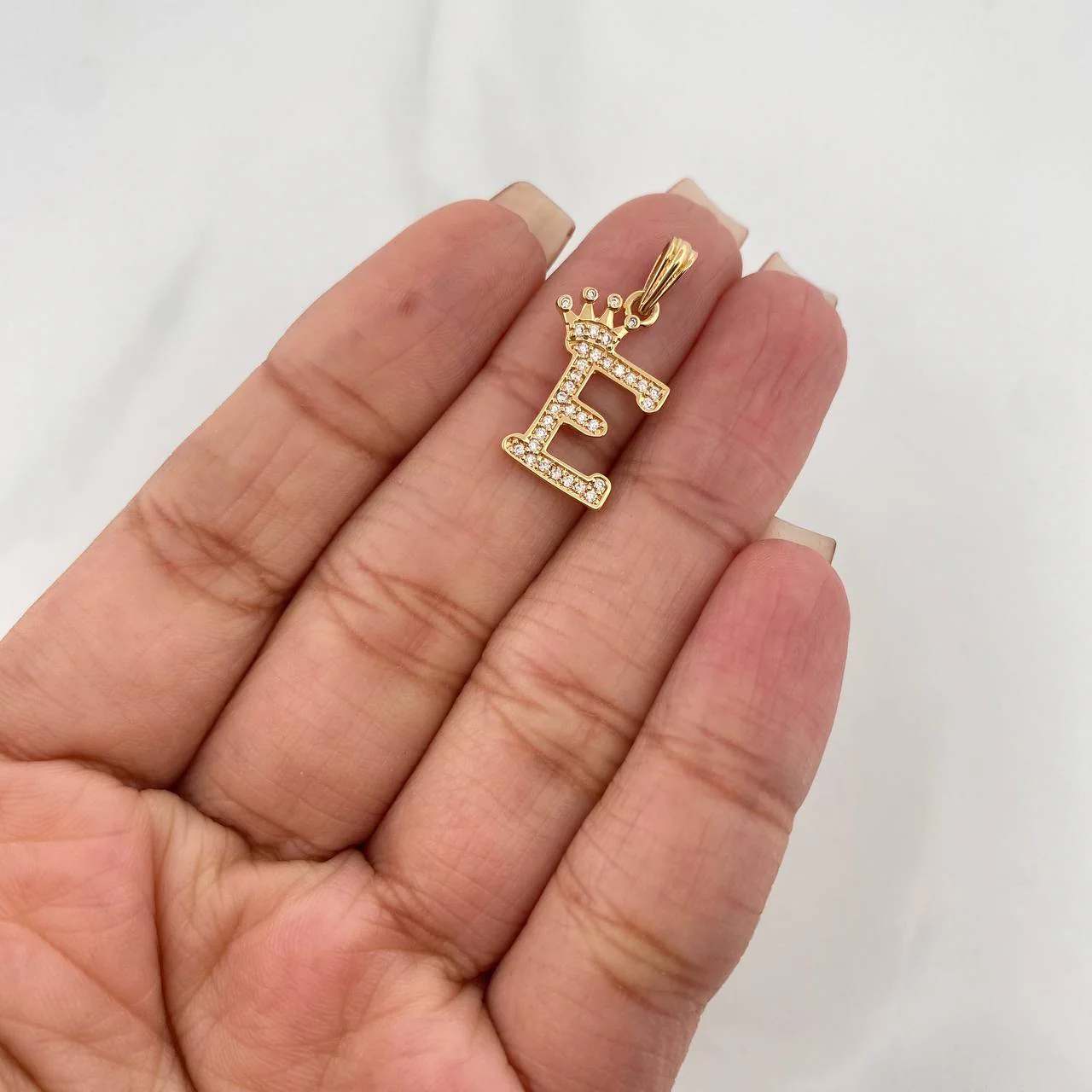 Dije Corona Letra E 1.3 g / 2.5 cm Oro Amarillo 18K - Image 4