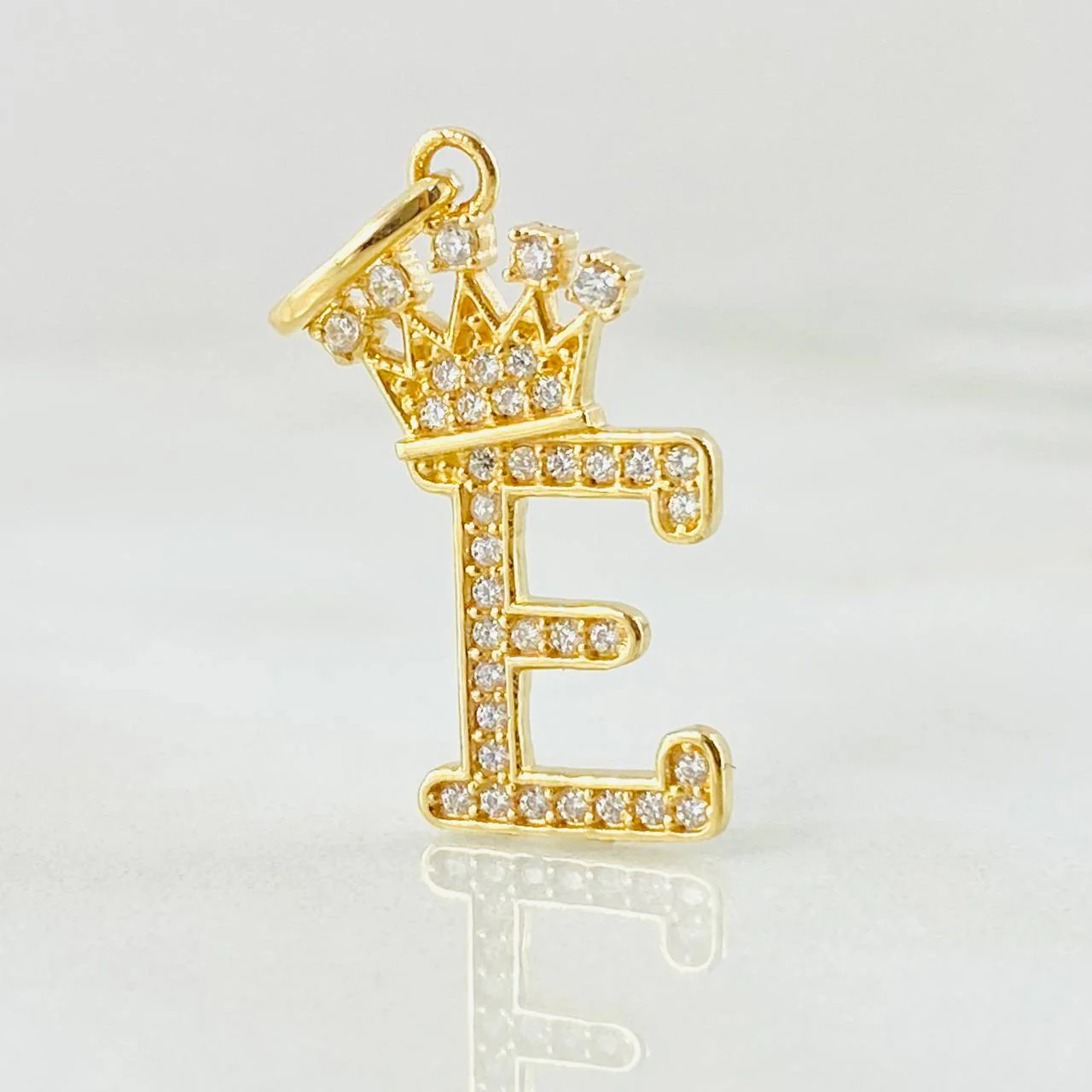 Dije Corona Letra E 1.8 g / 2.6 cm Oro Amarillo 18K