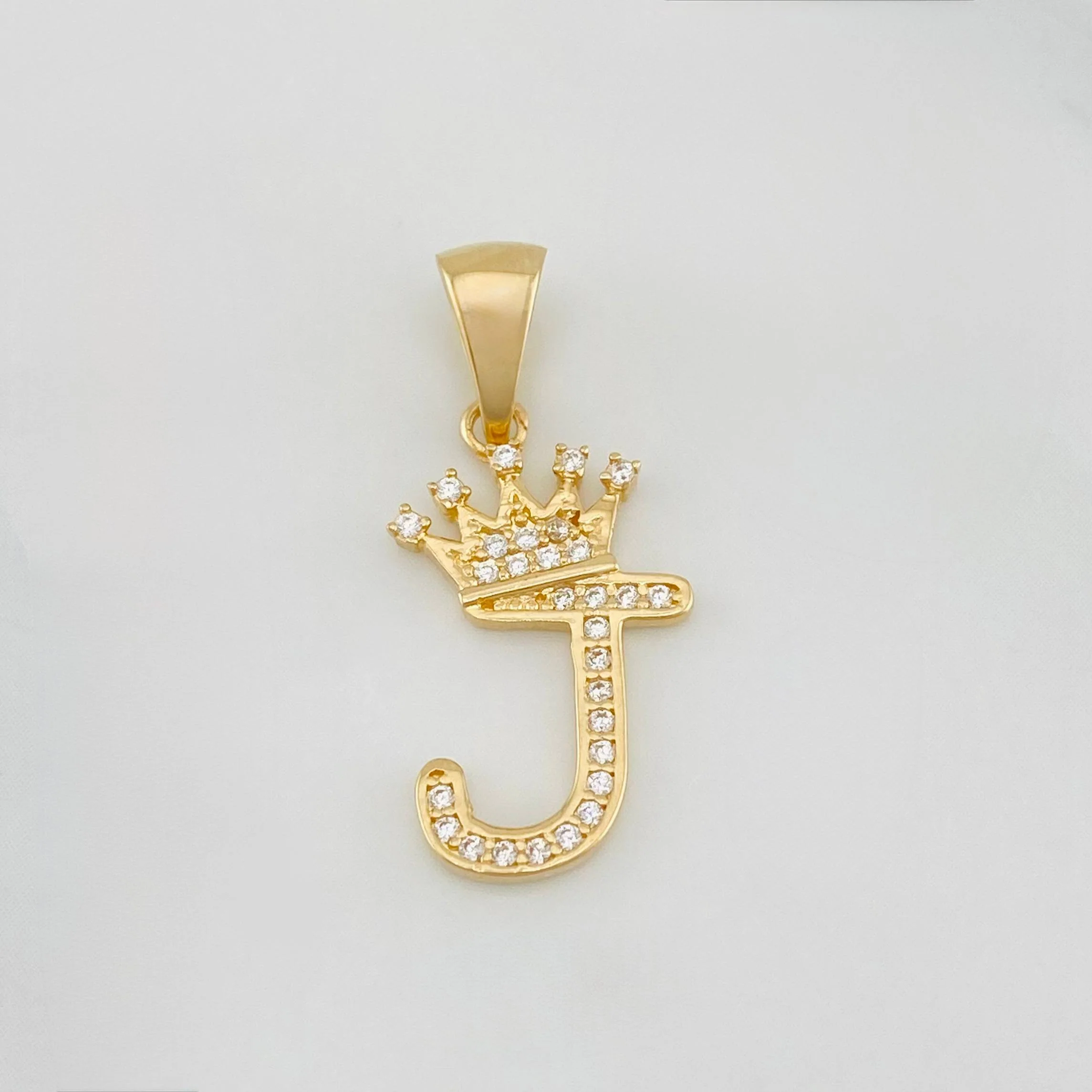 Dije Corona Letra J 1.4 g / 2.6 cm Oro Amarillo 18K