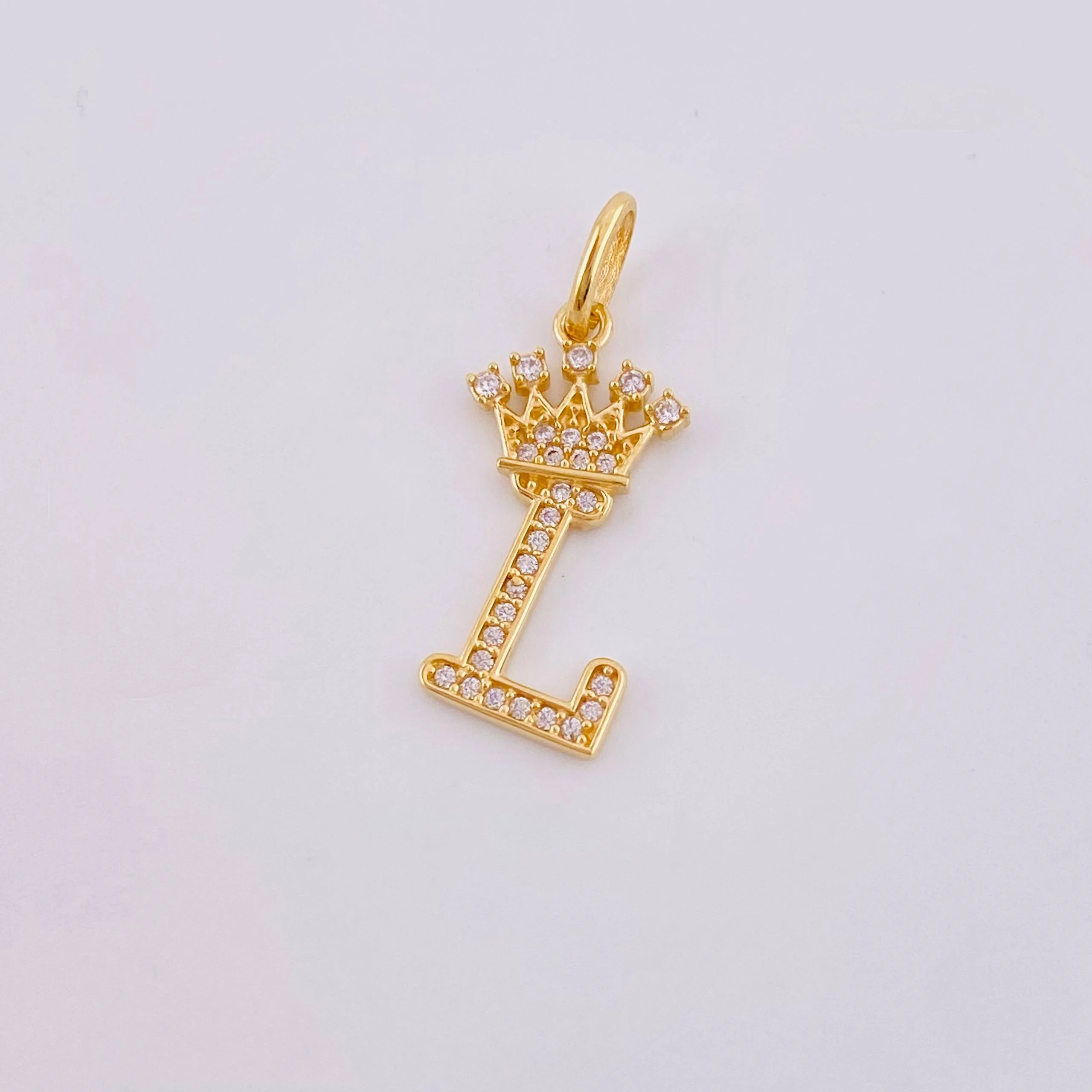 Dije Corona Letra L 1.5 g / 2.6 cm Oro Amarillo 18K - Image 3