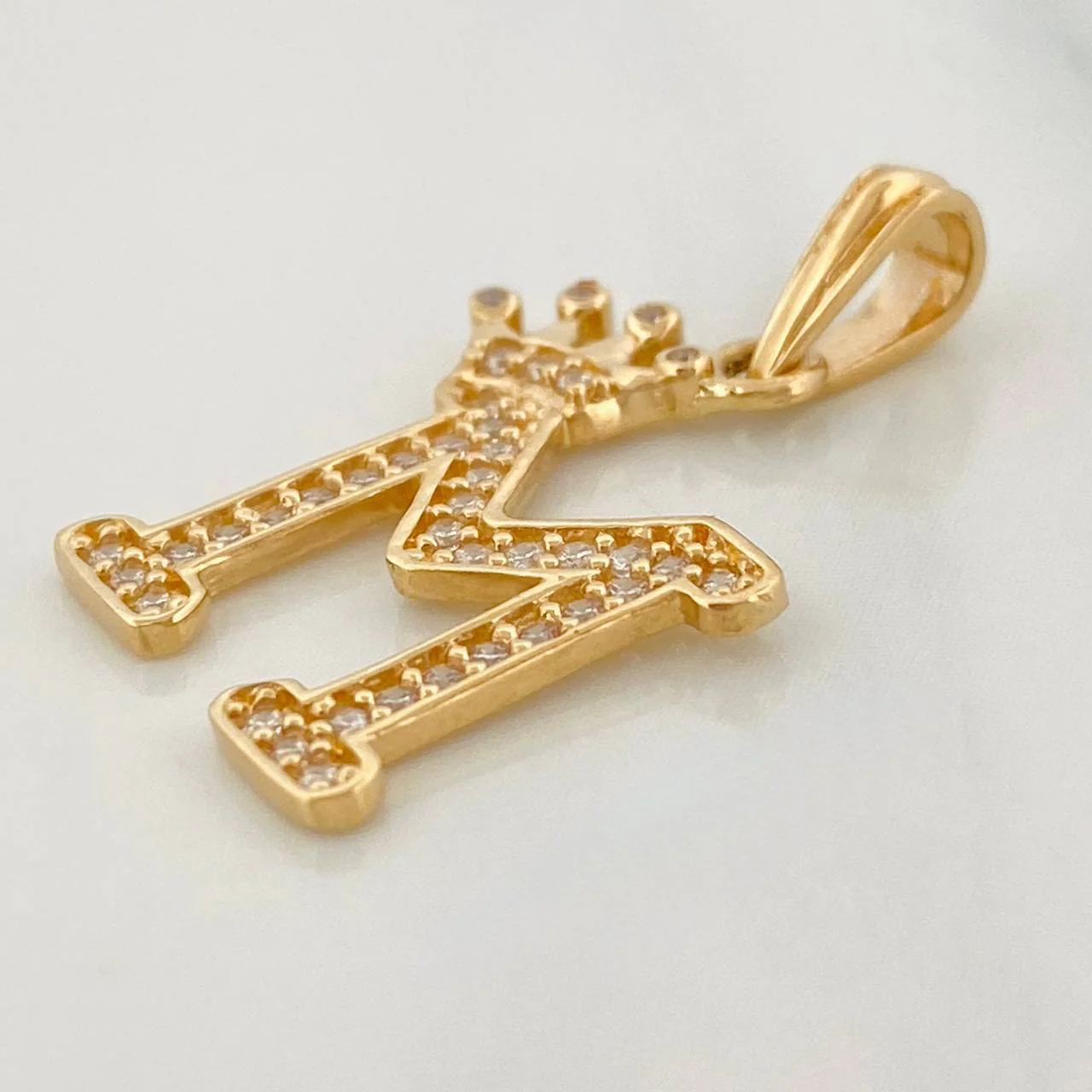 Dije Corona Letra M 2 g / 2.7 cm Oro Amarillo 18K - Image 2