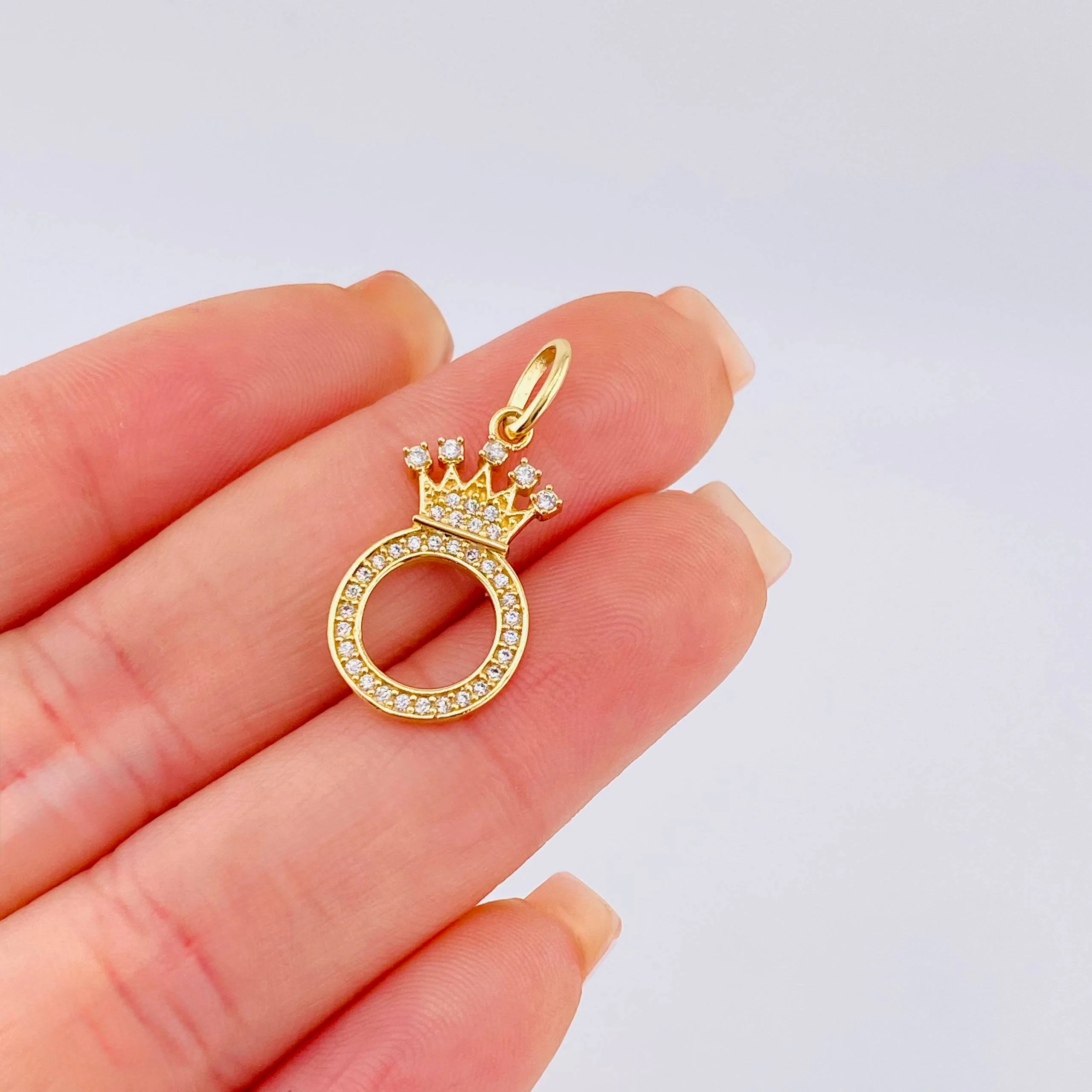 Dije Corona Letra O 1.8gr / 2.6cm / Oro Amarillo 18K - Image 5