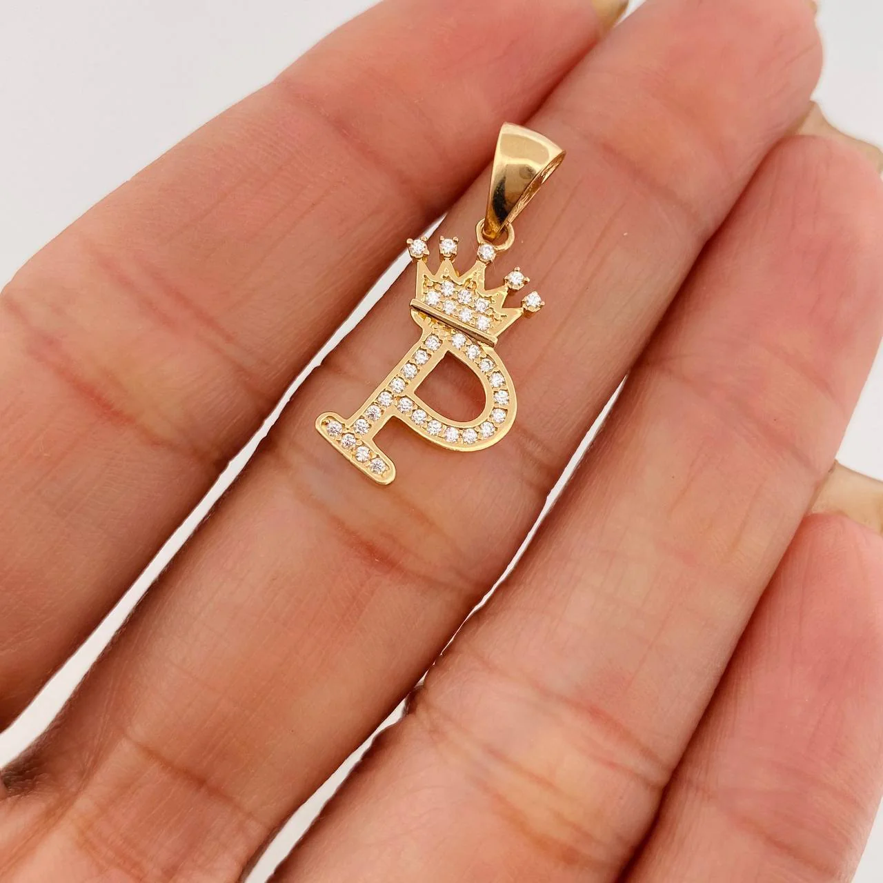 Dije Corona Letra P 1.6 g / 2.6 cm Oro Amarillo 18K - Image 4
