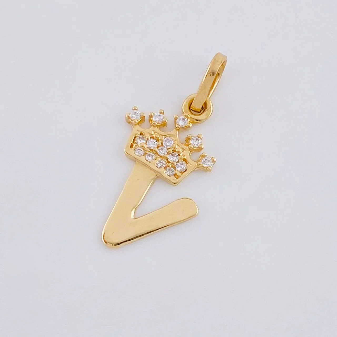Dije Corona Letra V 0.75 g / 2 cm Oro Amarillo 18K - Image 4