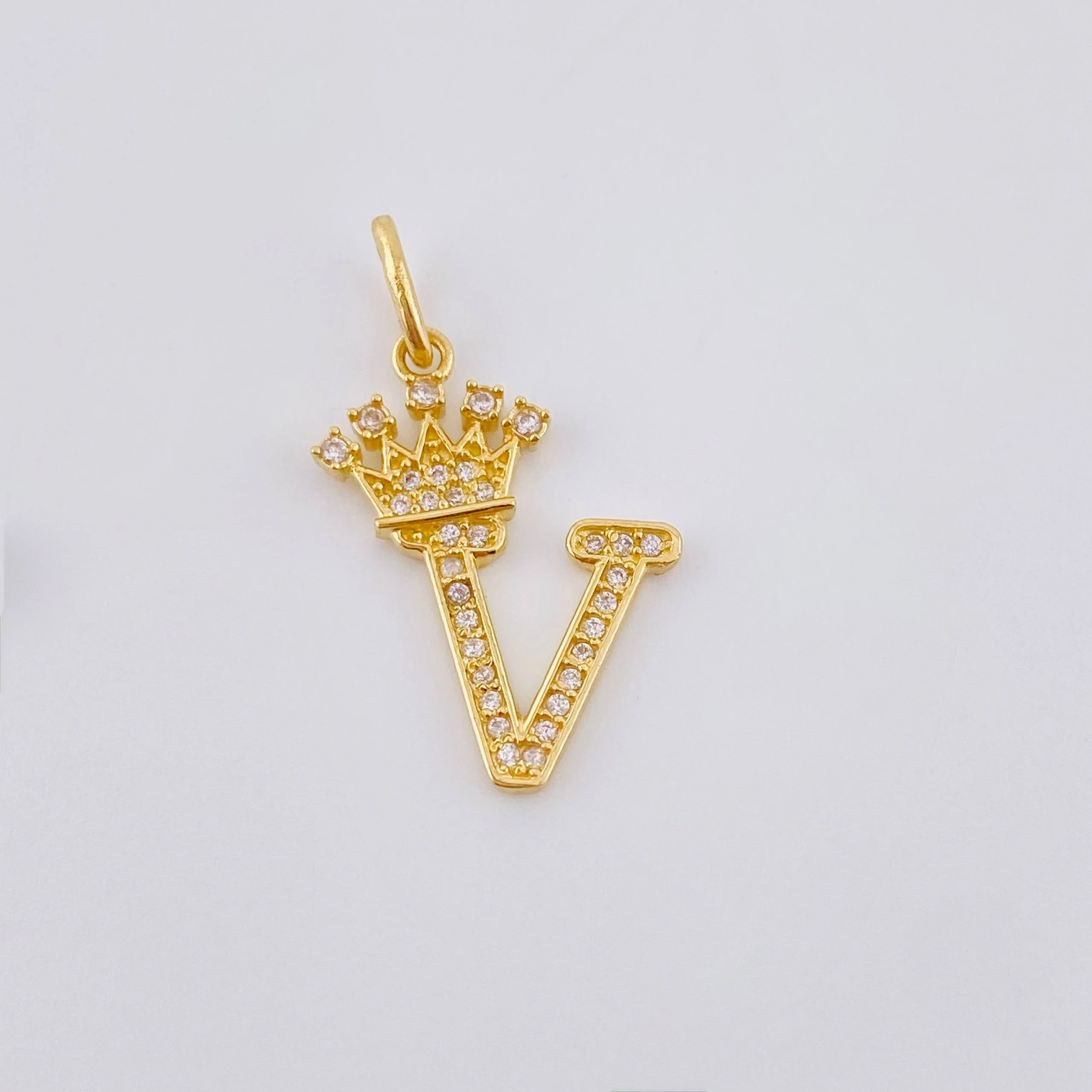 Dije Corona Letra V 1.7 g / 2.6 cm Oro Amarillo 18K - Image 5
