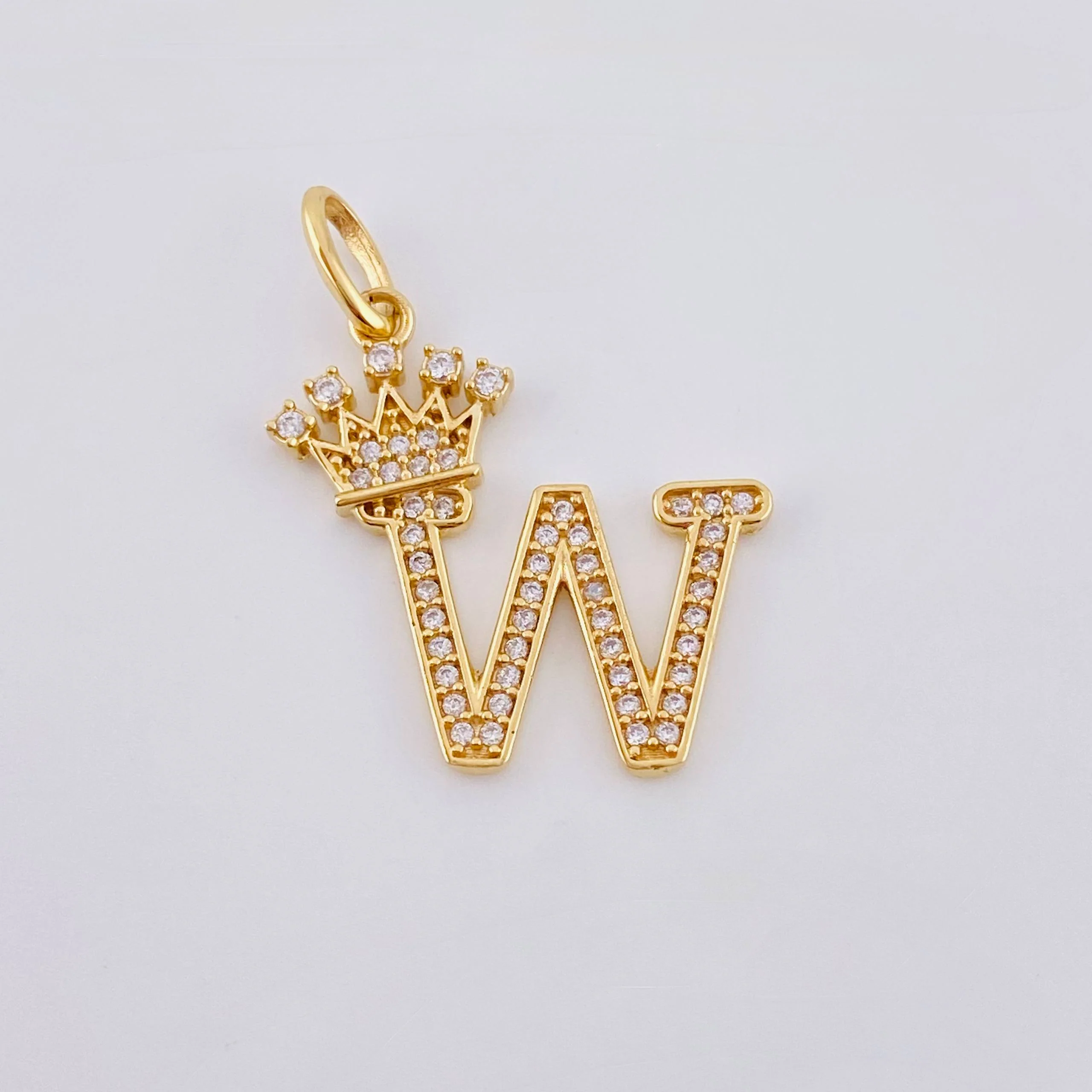 Dije Corona Letra W 2.25gr / 2.5cm / Oro Amarillo 18K