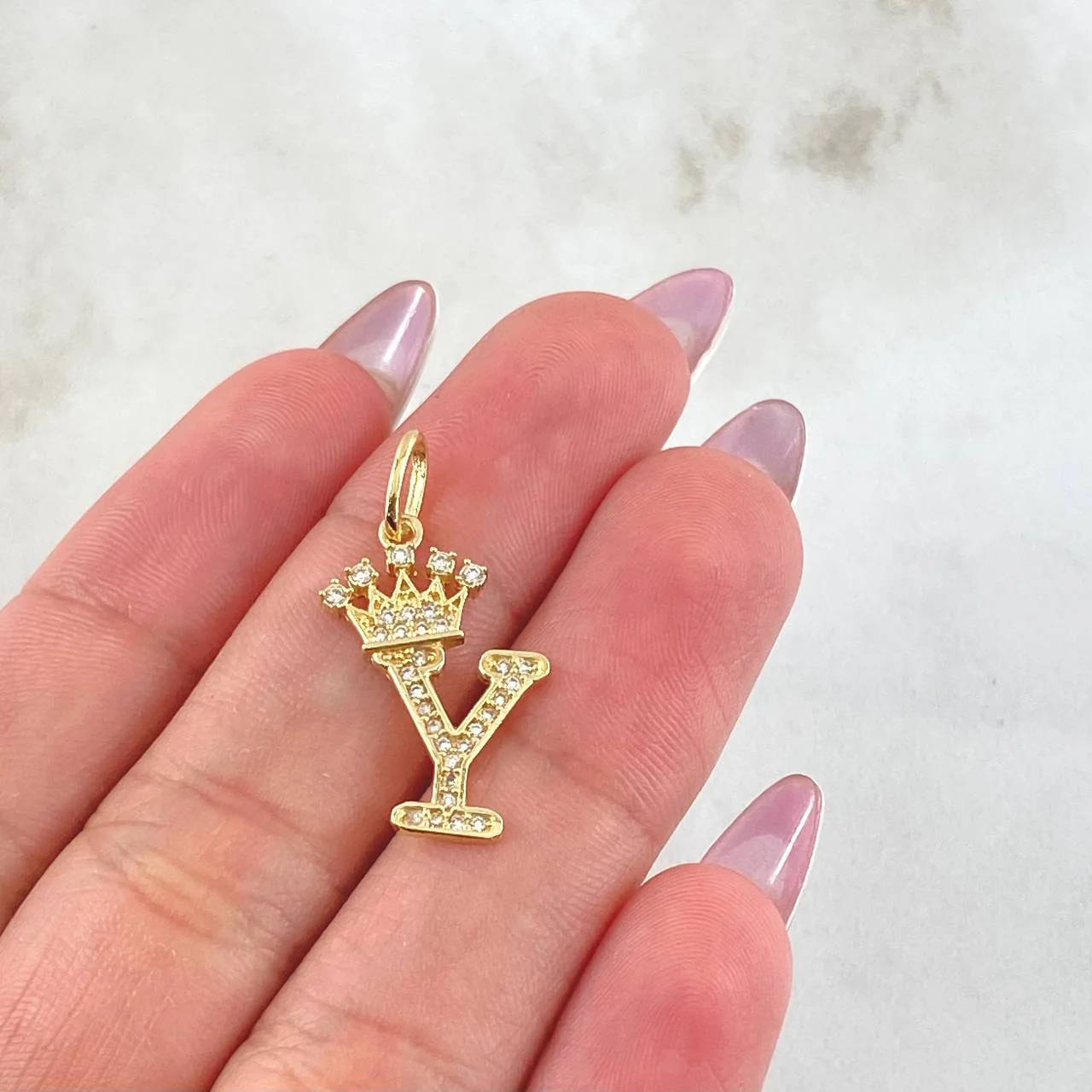 Dije Corona Letra Y 1.75gr / 2.5cm / Oro Amarillo 18K * - Image 3