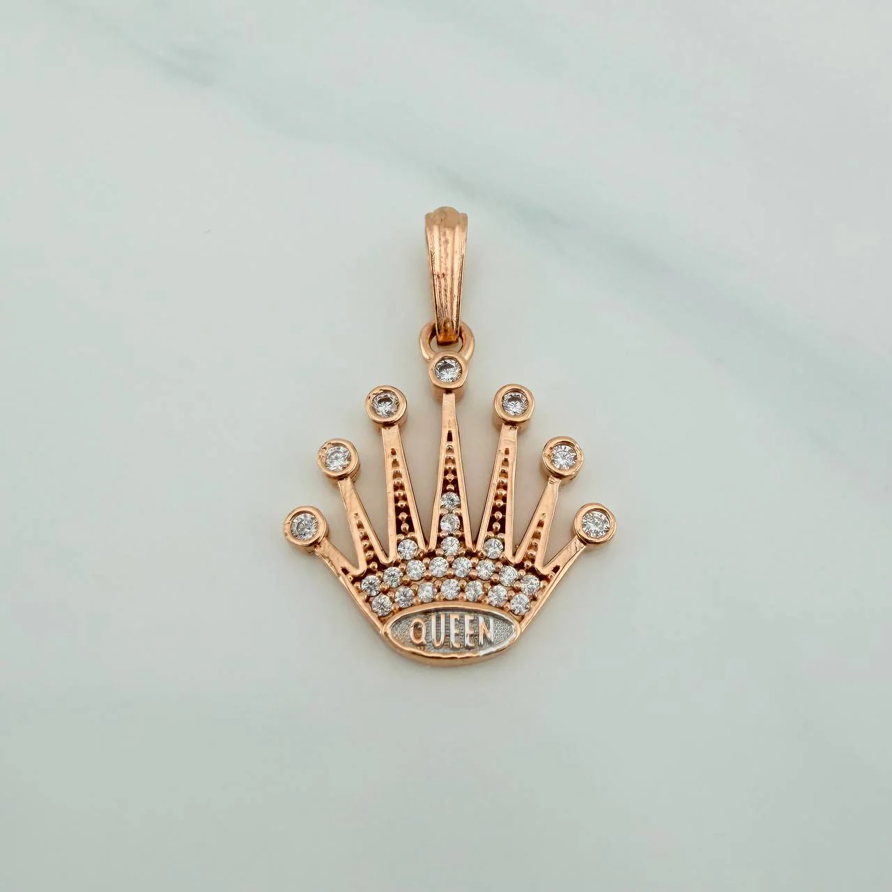 Dije Corona Queen 2.2gr / 2.4cm / Dos Oros Blanco Rosa 18K %