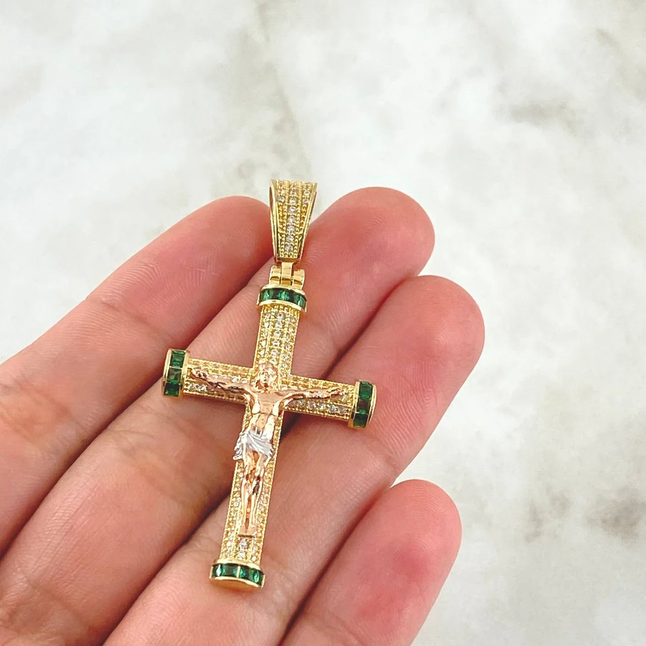 Dije Cristo Latino Abultado 7.8 g / 5.2 cm Tres Oros 18K - Image 4
