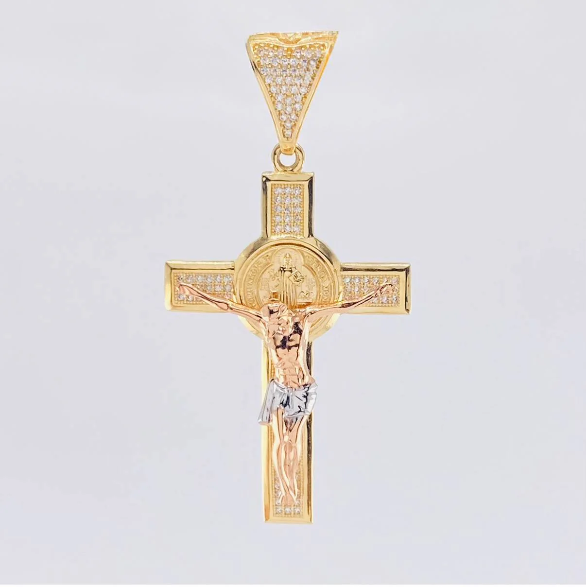 Dije Cristo San Benito 12.15 g / 6.5 cm Tres Oros 18K - Image 2