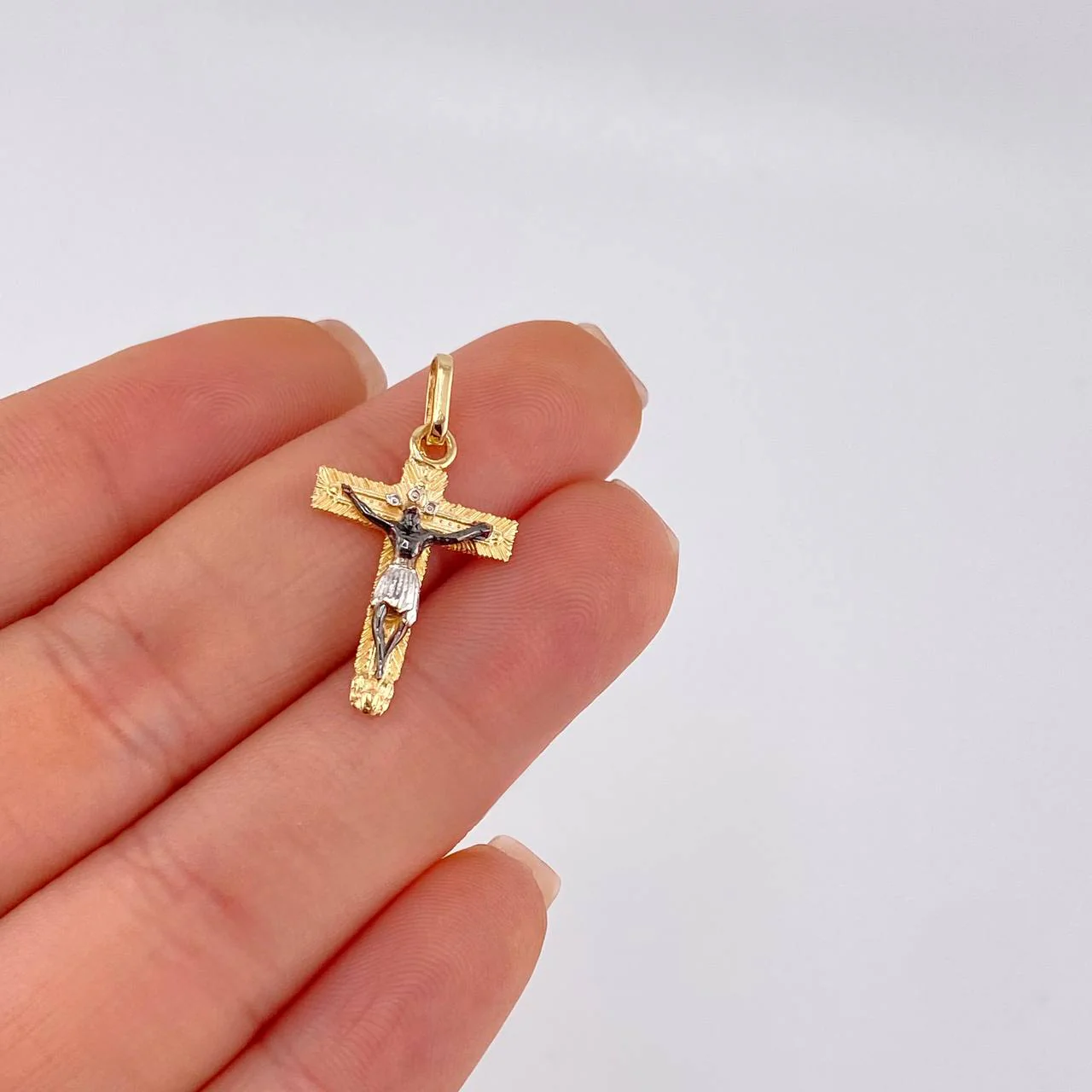 Dije Cristo Señor De Los Milagros 1.5 g / 2.7 cm Tres Oros 18K - Image 5