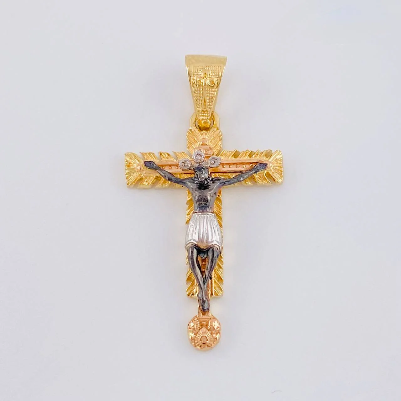 Dije Cristo Señor De Los Milagros 4.5 g / 3.5 cm Tres Oros 18K