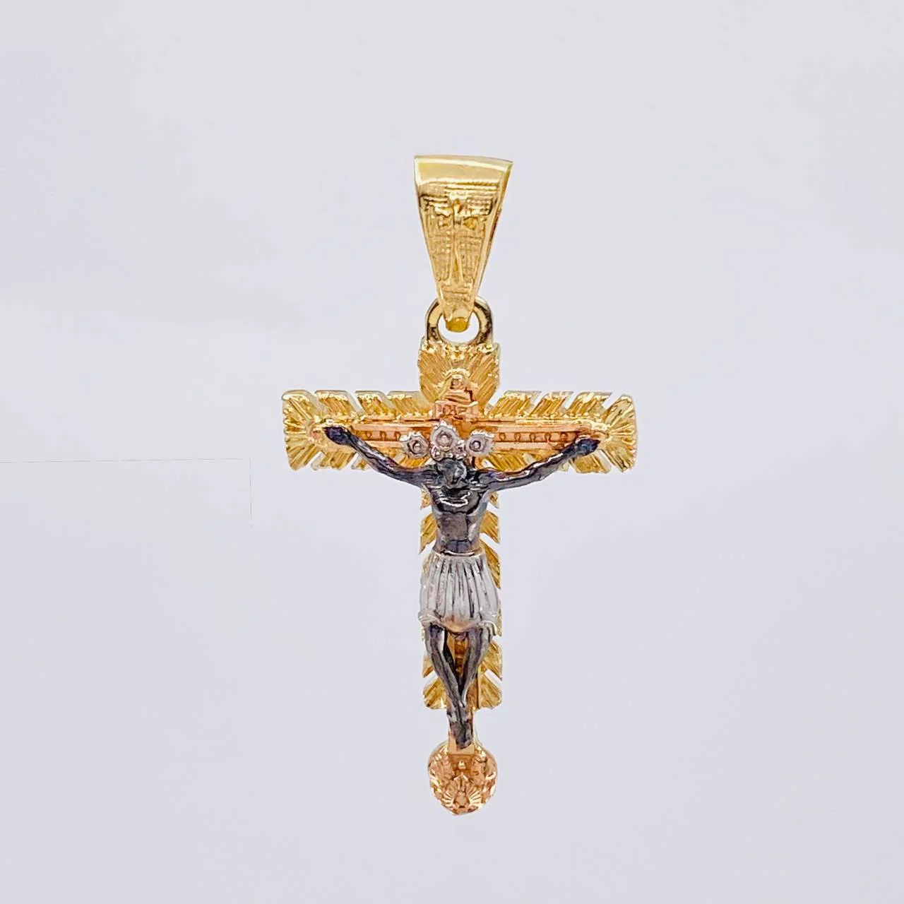 Dije Cristo Señor De Los Milagros 4.5 g / 3.5 cm Tres Oros 18K - Image 2