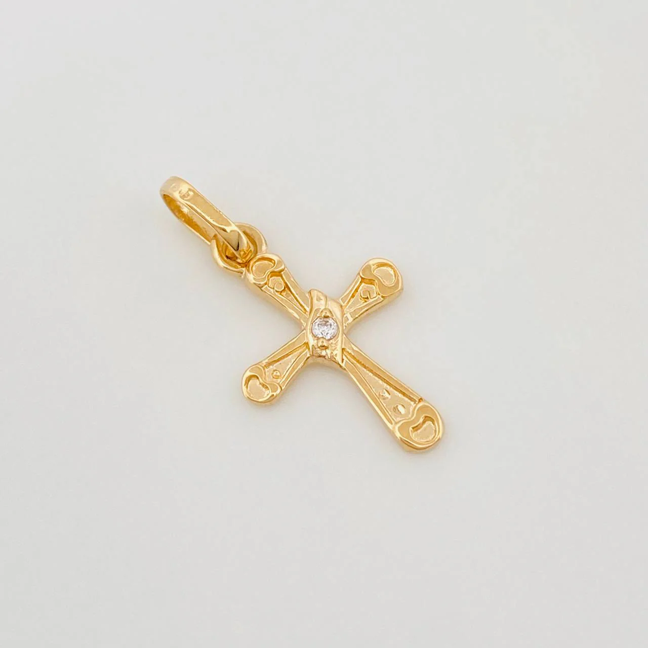 Dije Cruz 0.85 g / 1.5 cm Oro Amarillo 18K - Image 3