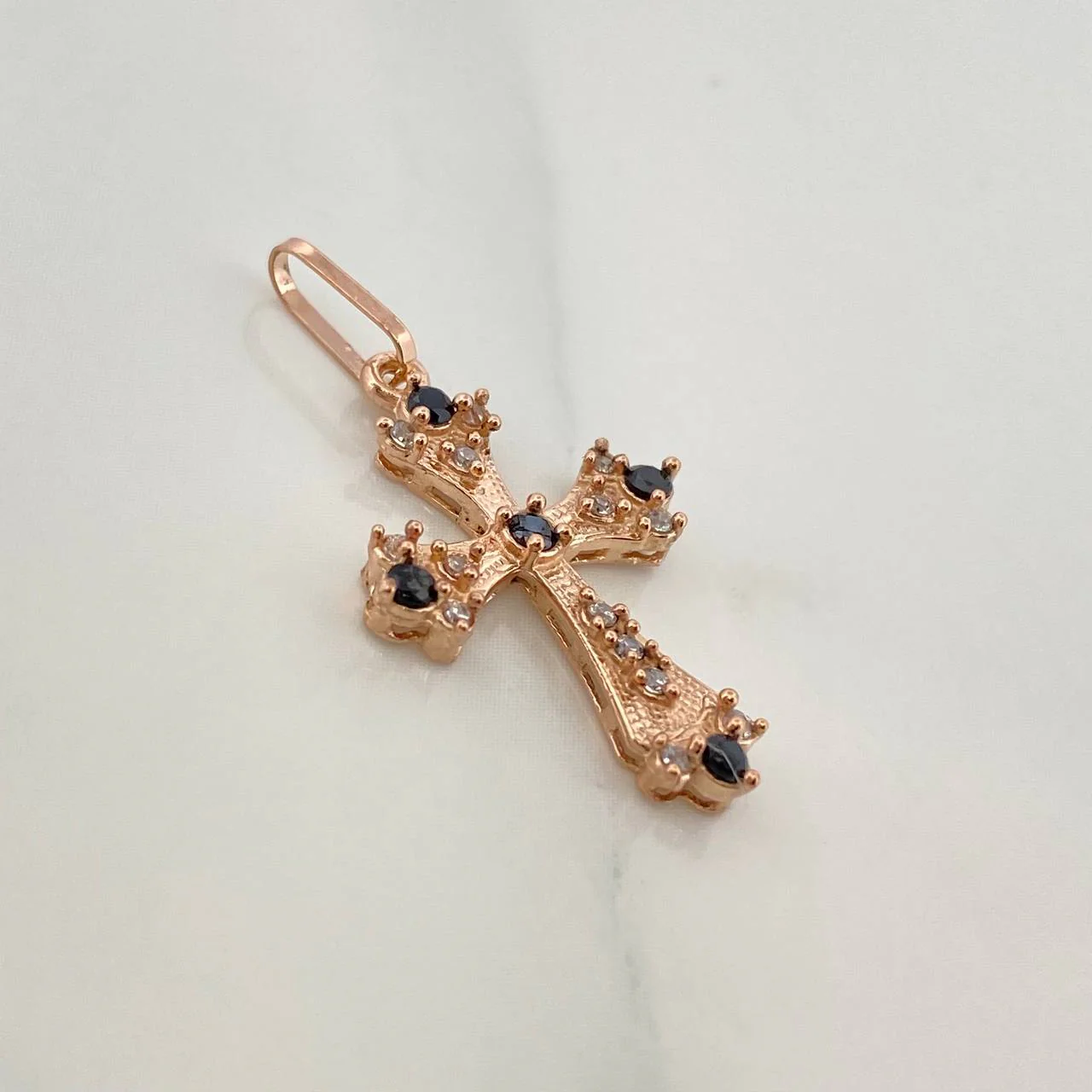 Dije Cruz 1.25gr / 2.7cm / Oro Rosa 18K - Image 3